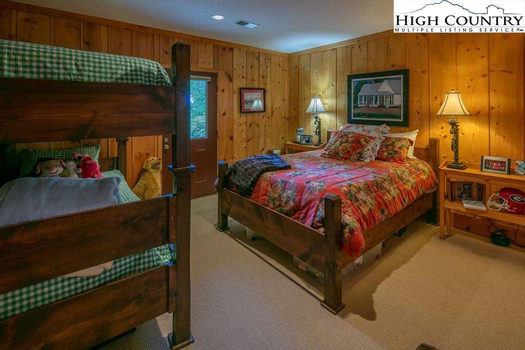 Image number 8 for the current listing