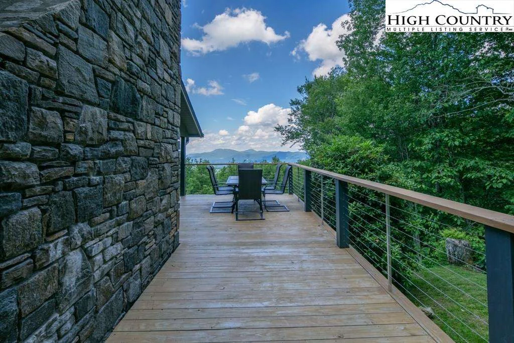 Image number 18 for the current listing