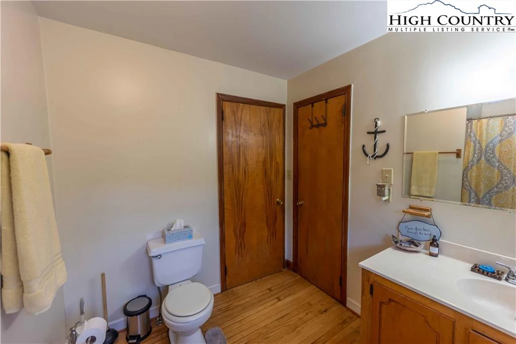 Image number 4 for the current listing