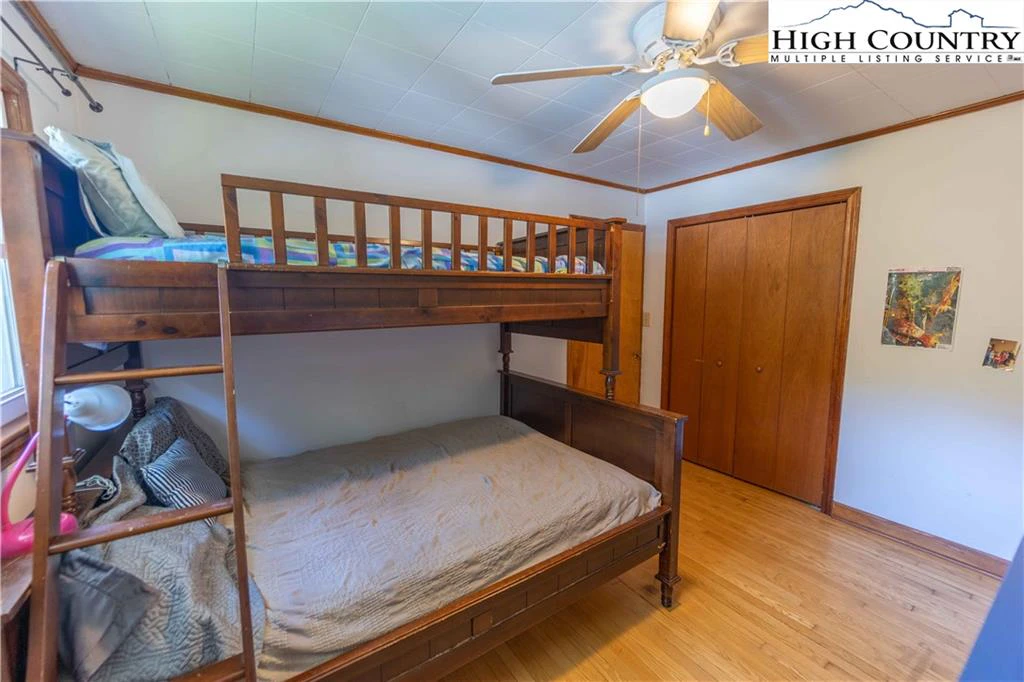 Image number 6 for the current listing