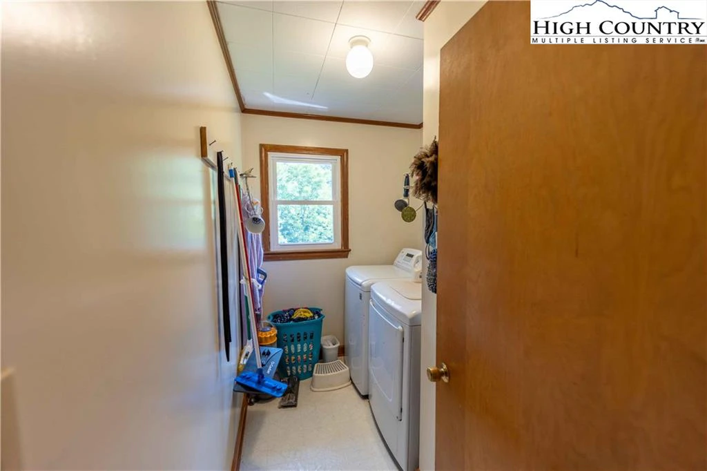 Image number 7 for the current listing