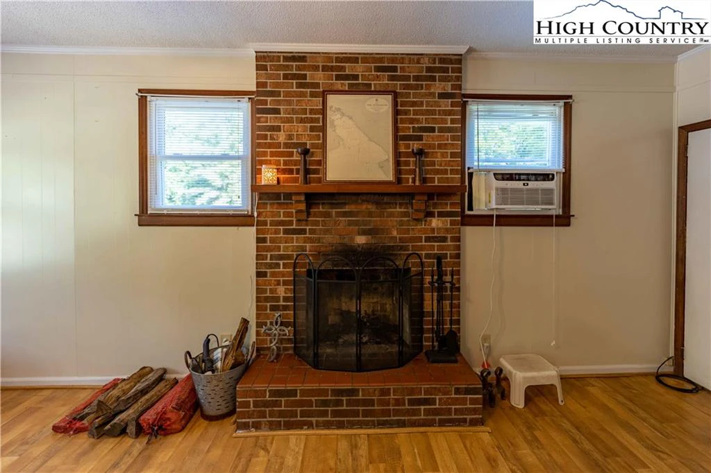 Image number 8 for the current listing