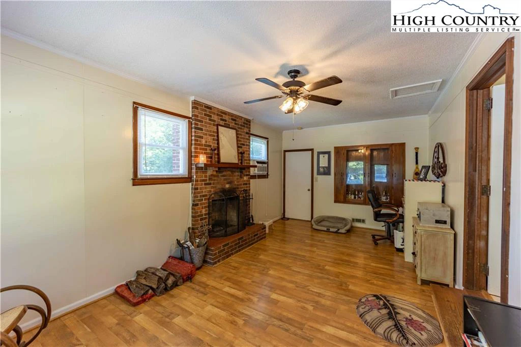 Image number 10 for the current listing