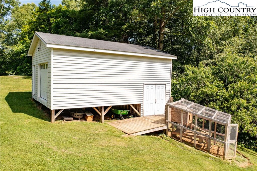 Image number 18 for the current listing