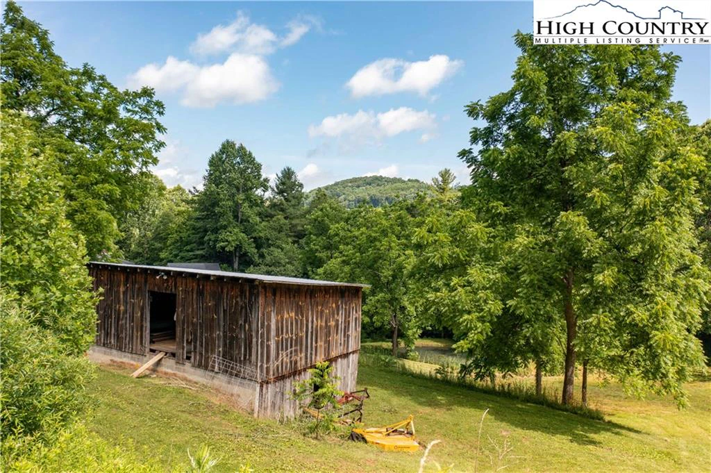 Image number 19 for the current listing