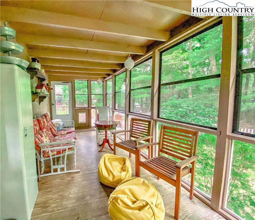 Image number 2 for the current listing