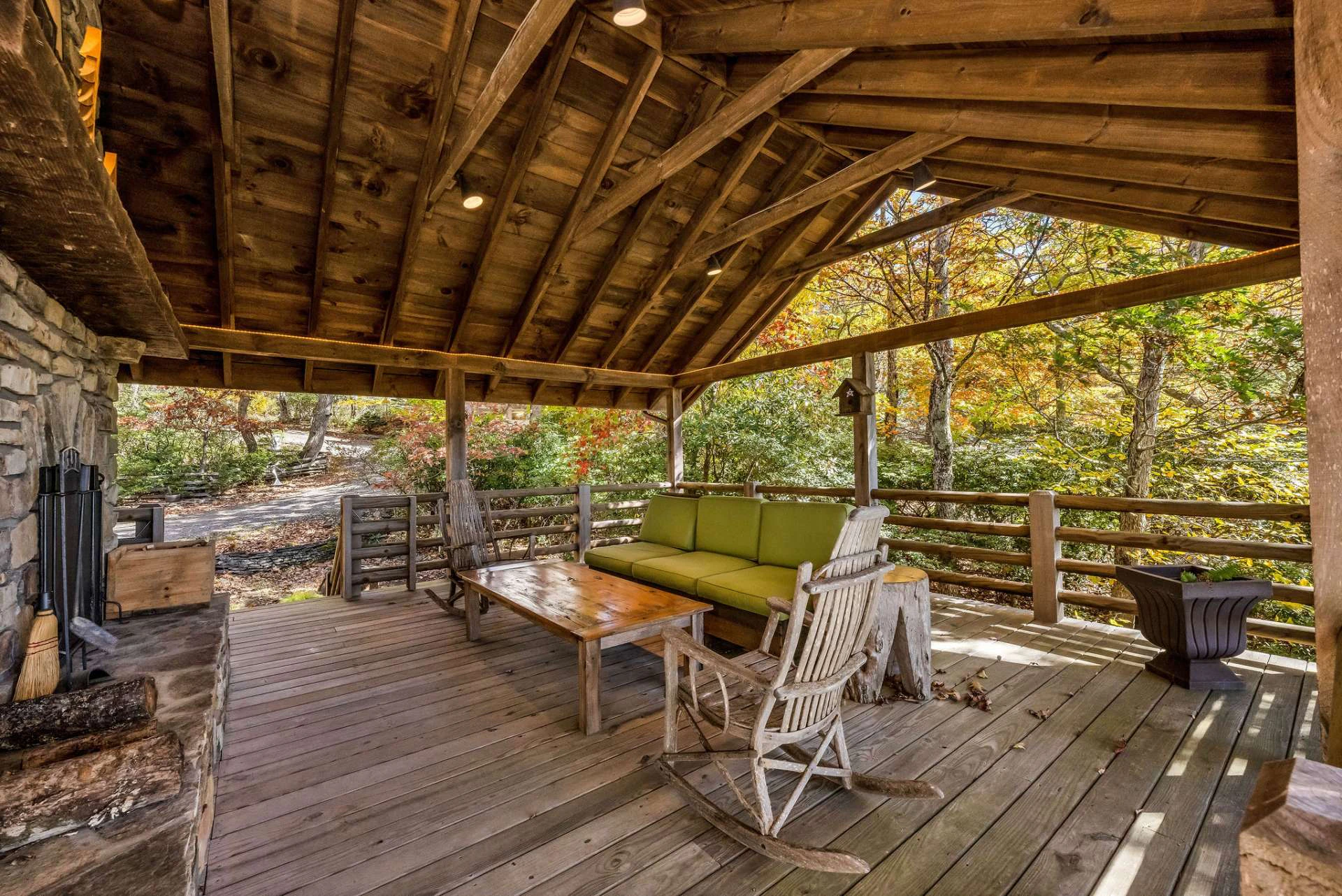 Image number 2 for the current listing