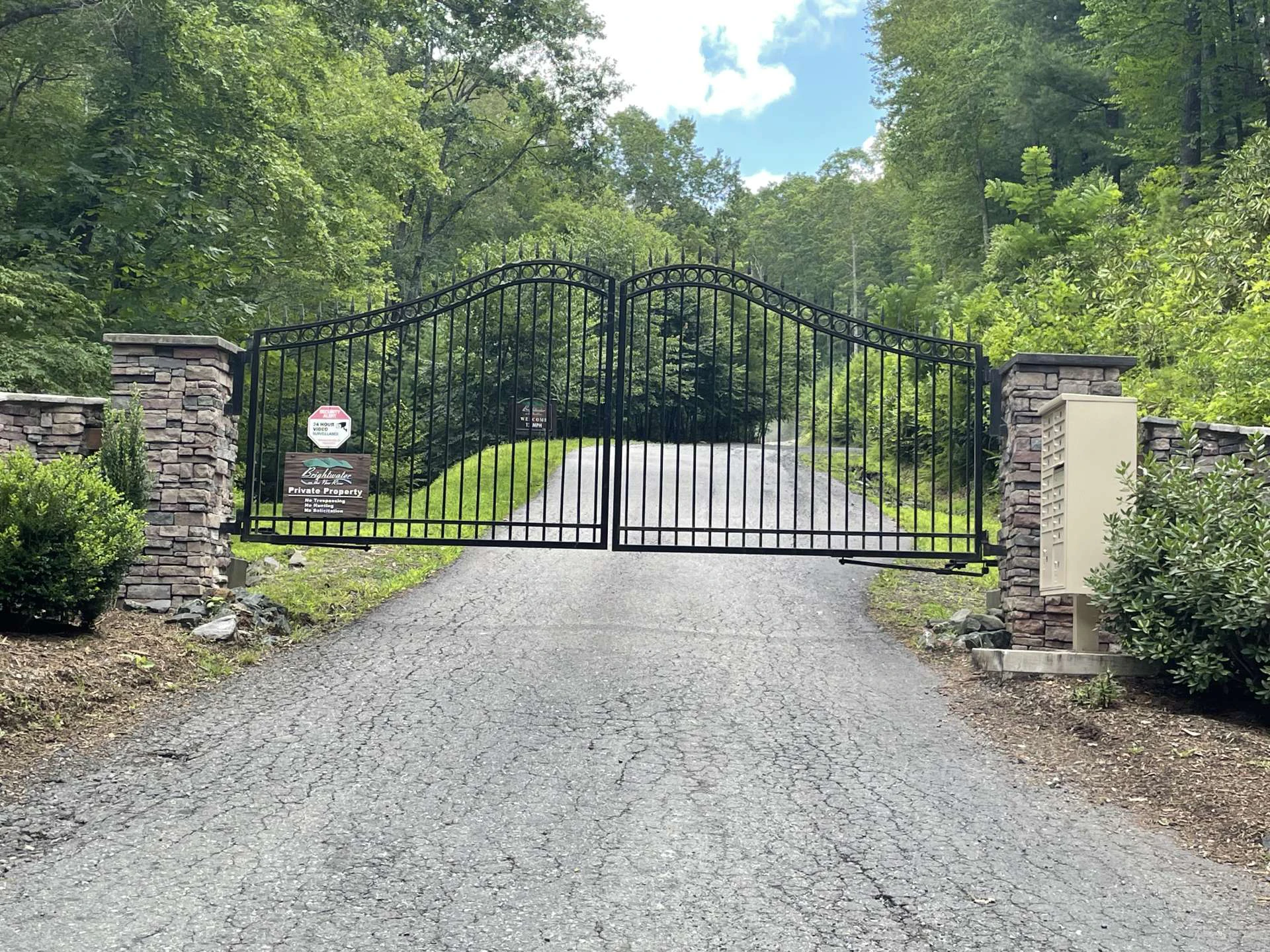 Image number 14 for the current listing