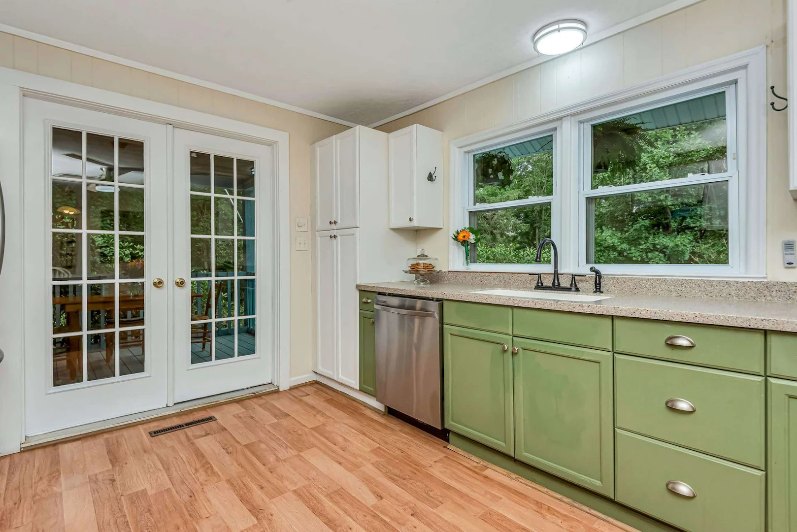 Image number 3 for the current listing