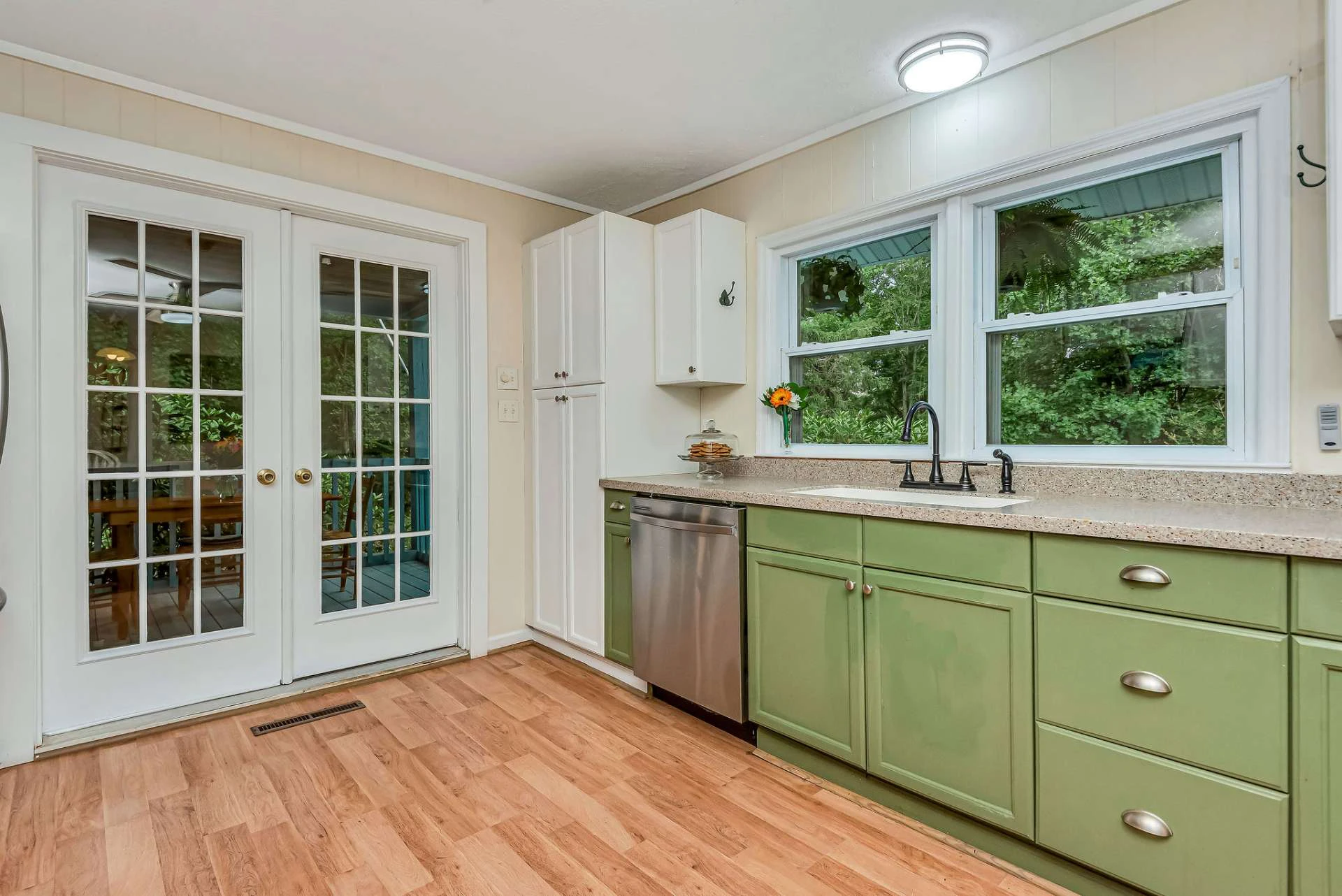 Image number 3 for the current listing