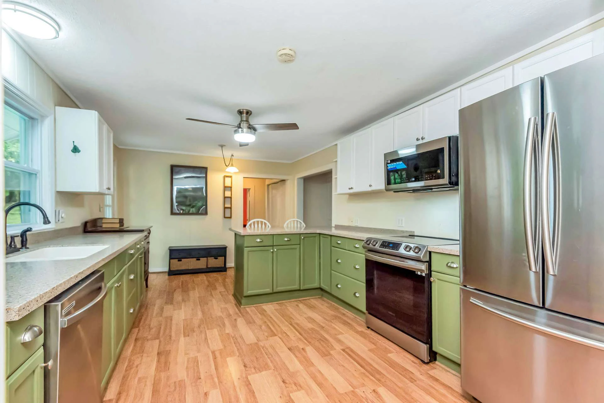 Image number 4 for the current listing