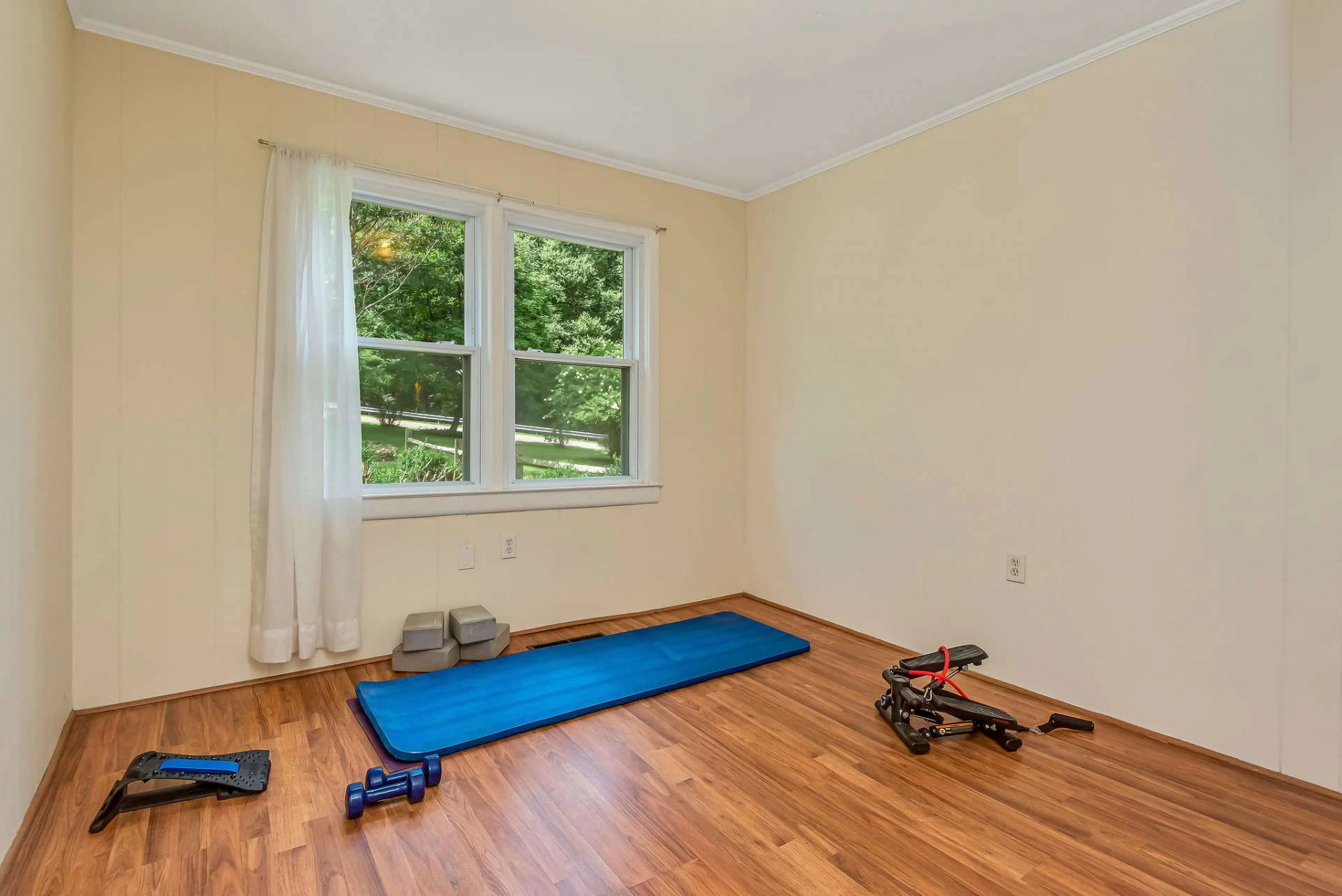 Image number 11 for the current listing
