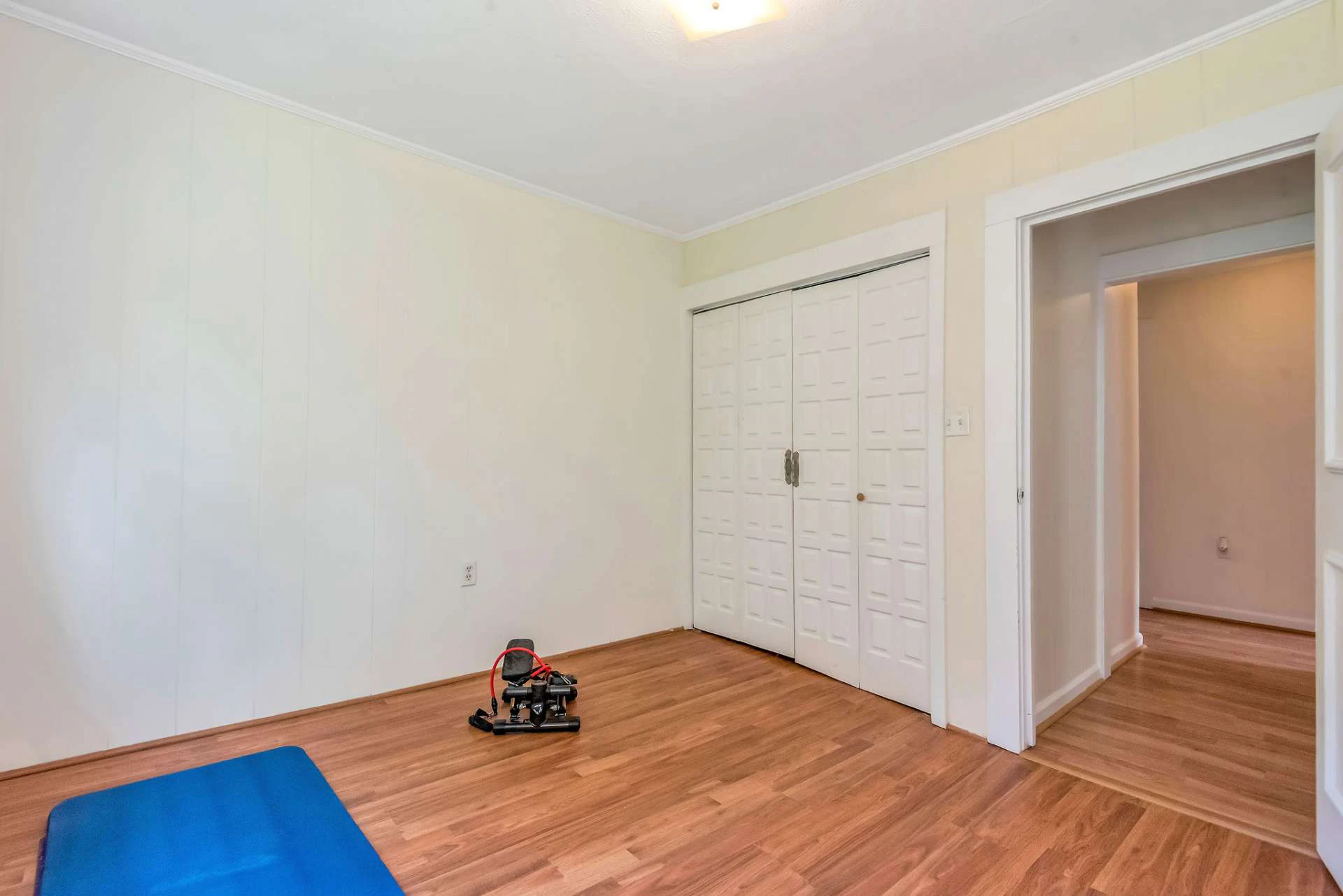Image number 12 for the current listing