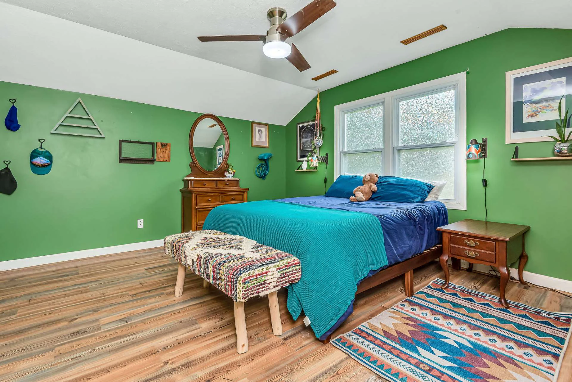 Image number 18 for the current listing