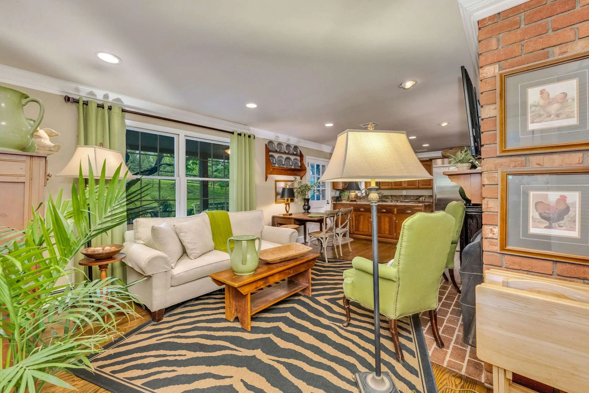 Image number 3 for the current listing