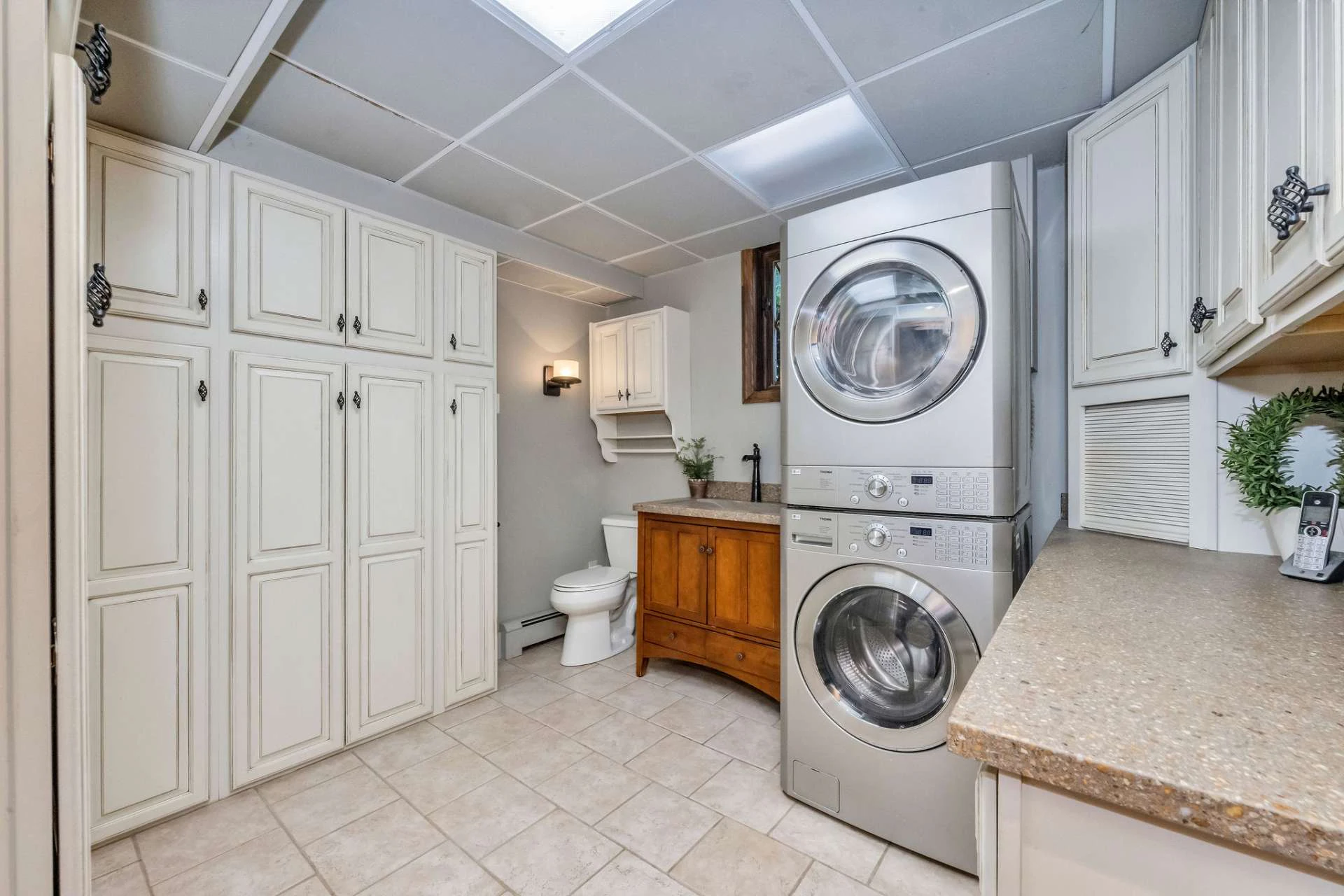 Image number 9 for the current listing