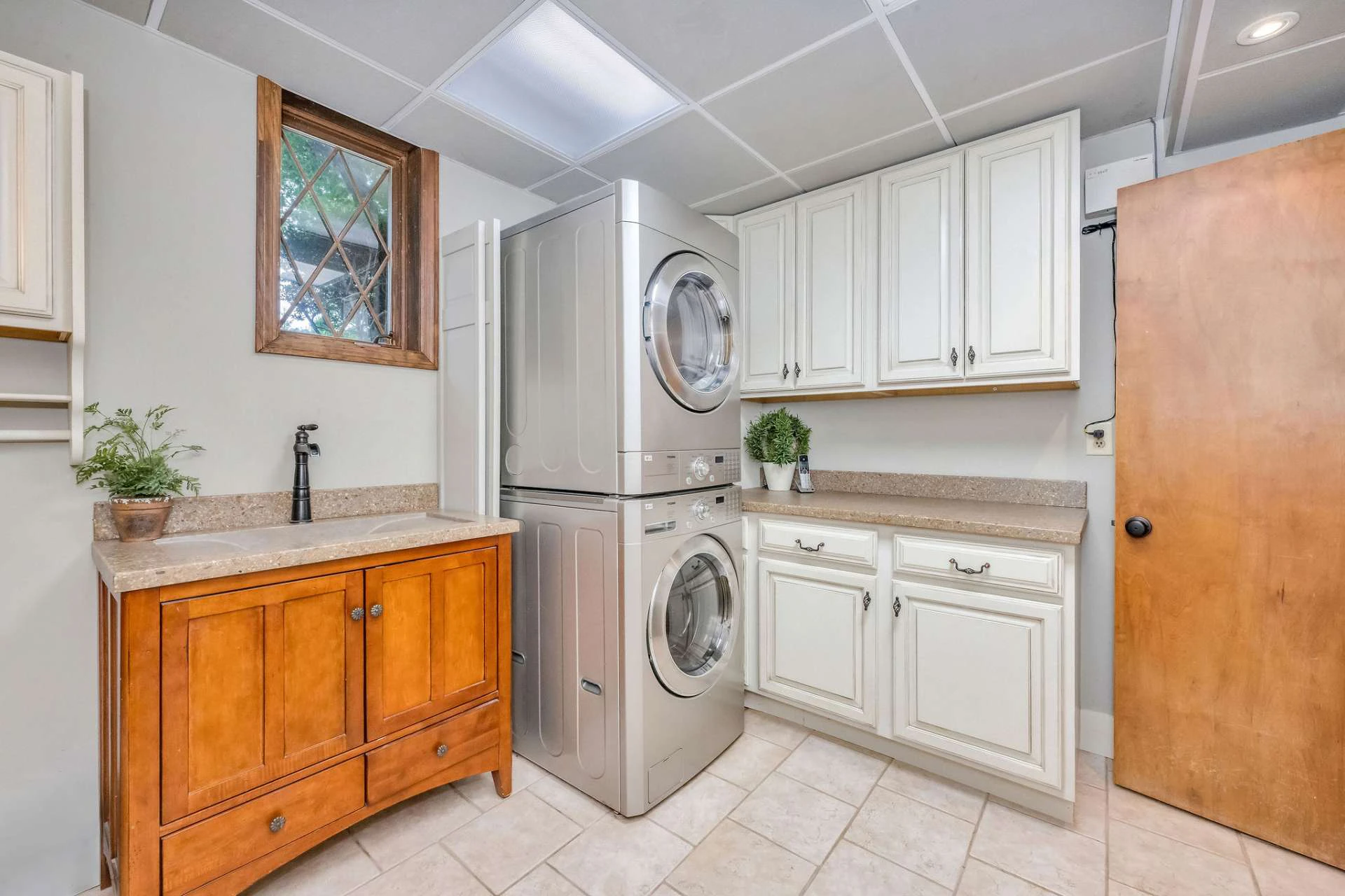 Image number 6 for the current listing