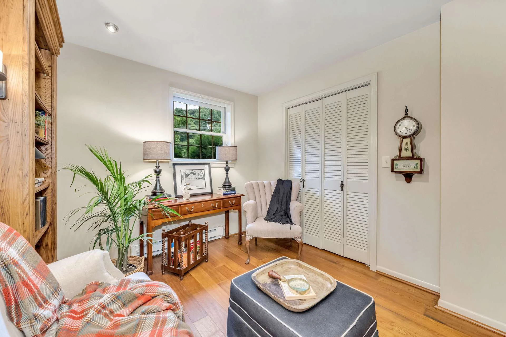 Image number 4 for the current listing