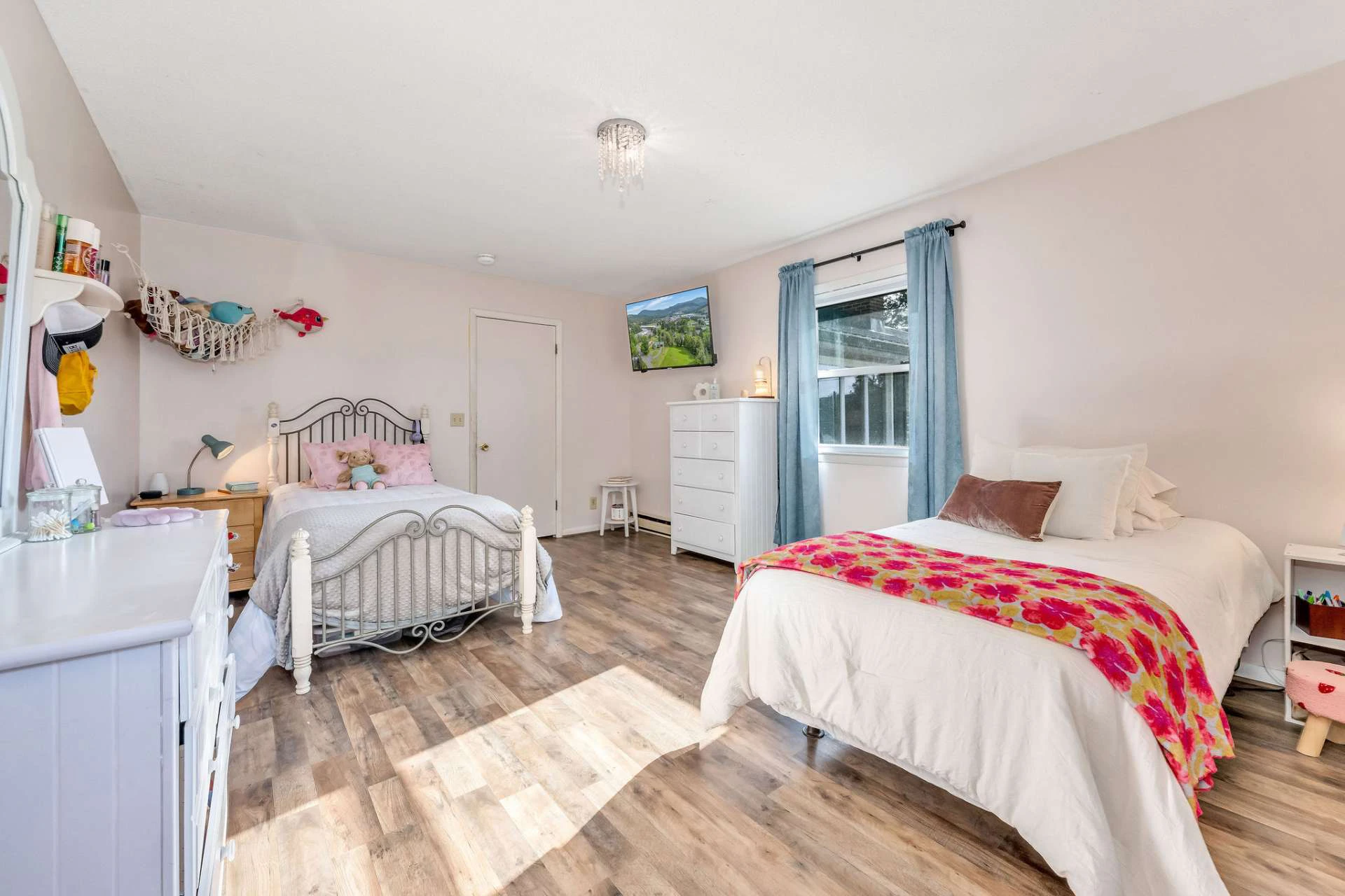 Image number 5 for the current listing