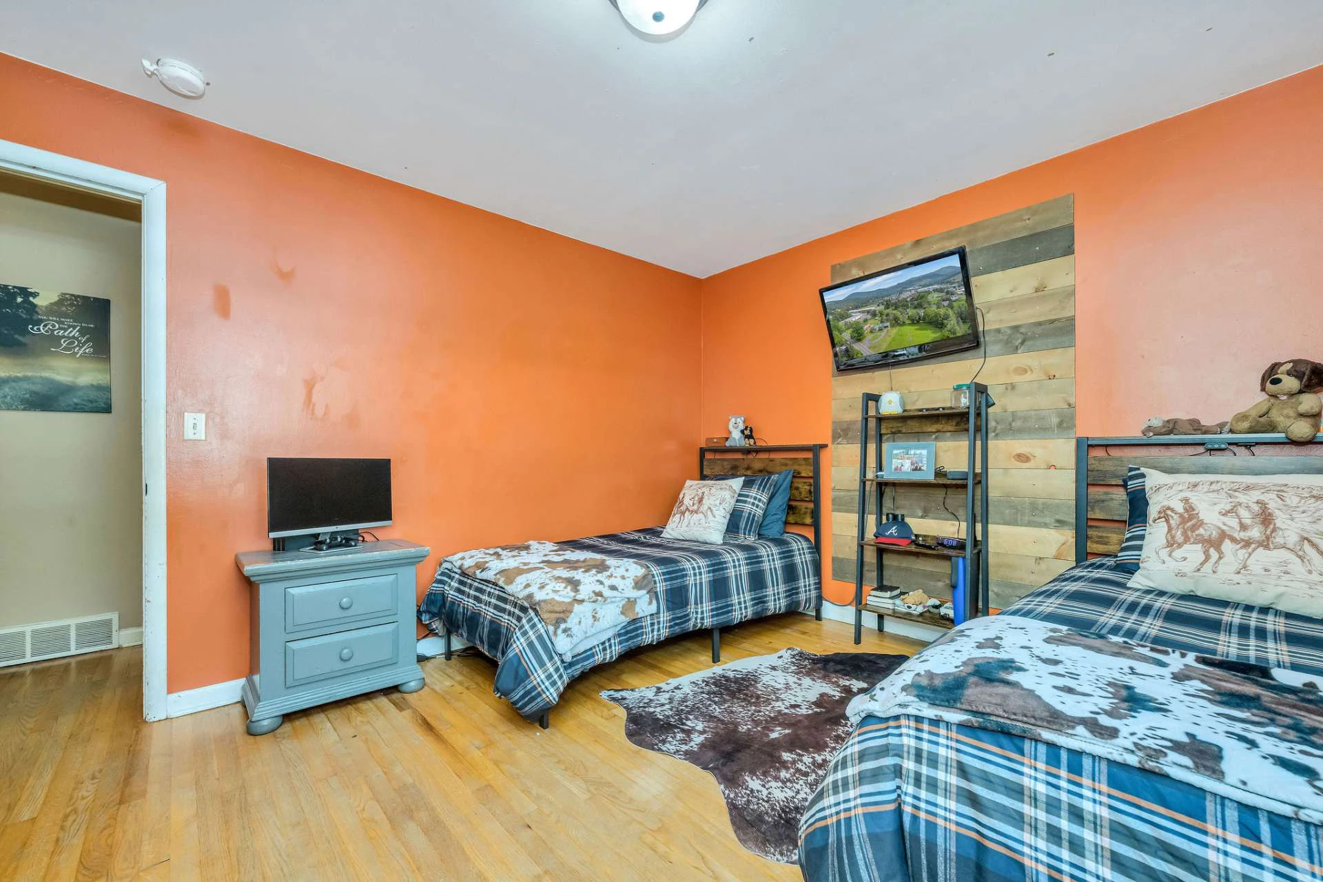 Image number 3 for the current listing
