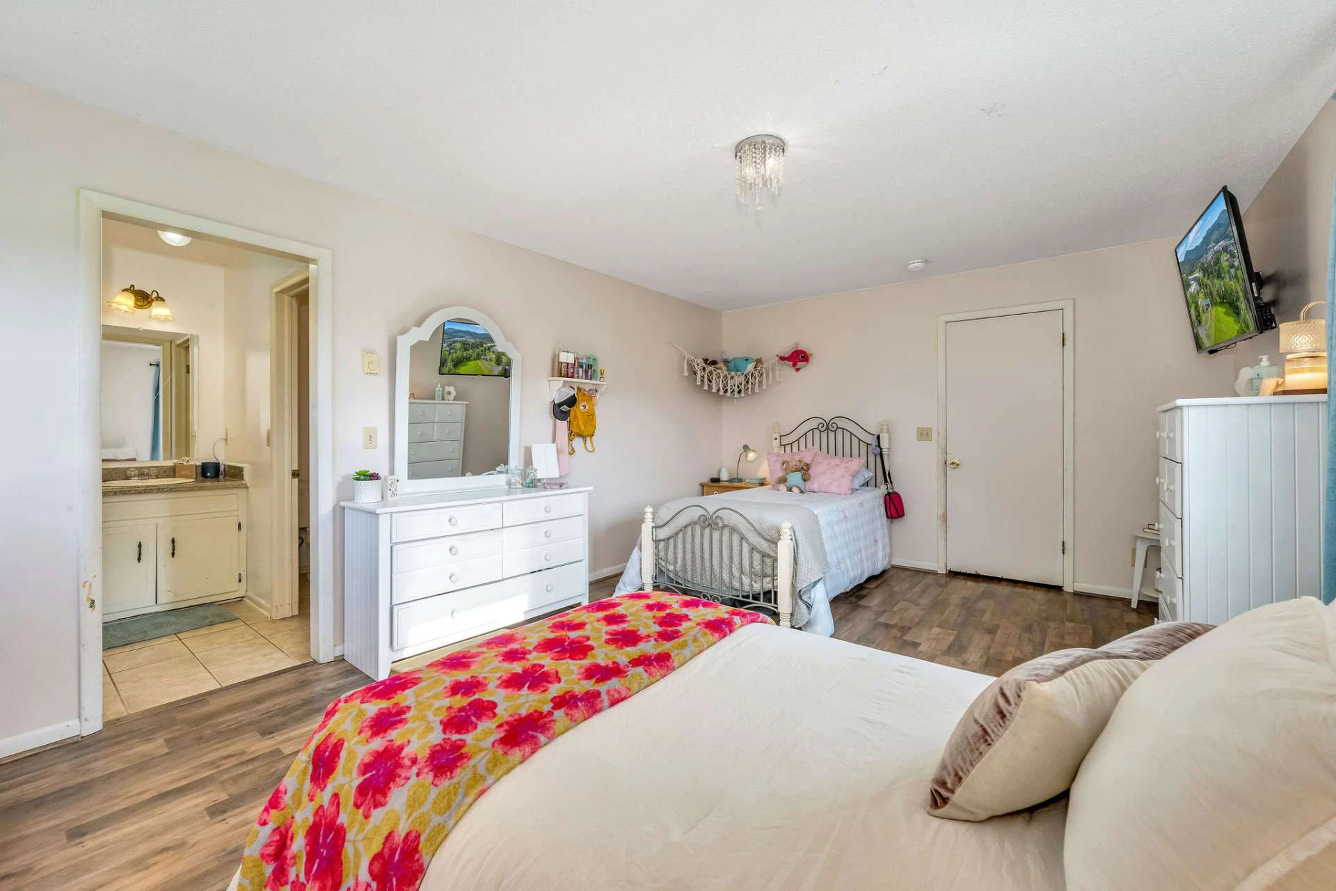 Image number 6 for the current listing