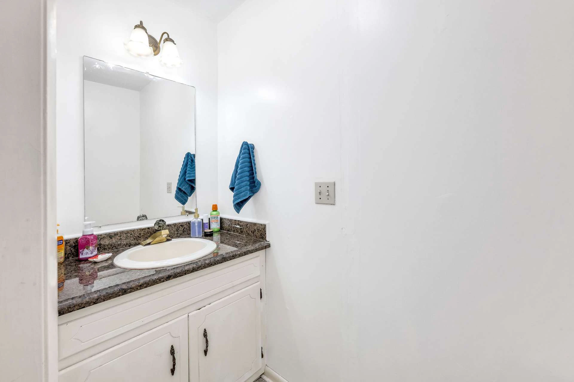 Image number 11 for the current listing