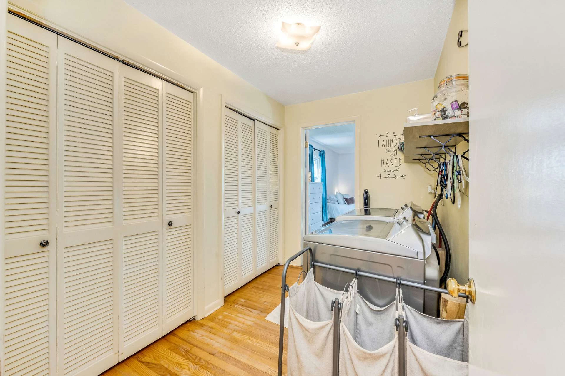 Image number 2 for the current listing