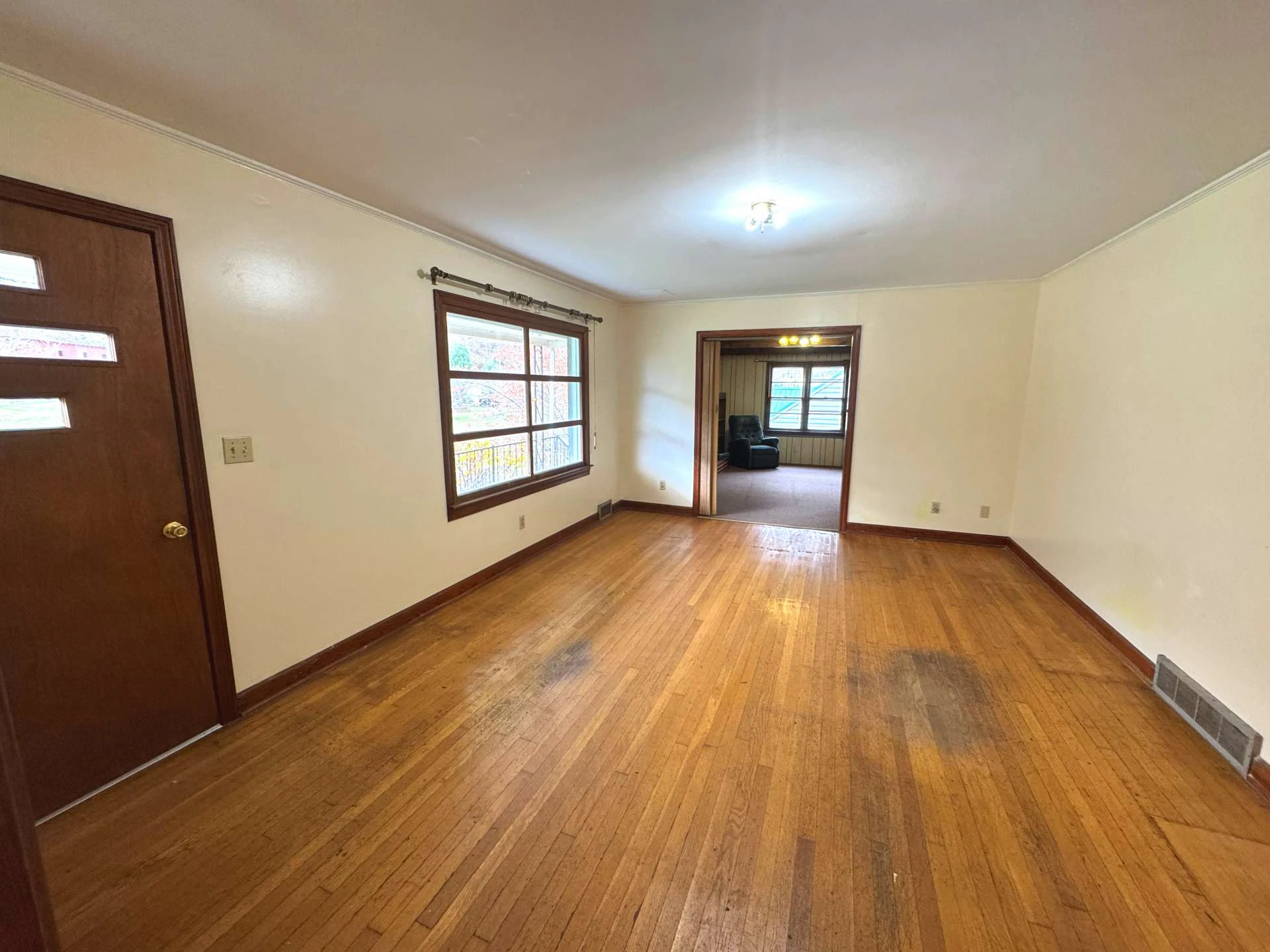 Image number 8 for the current listing