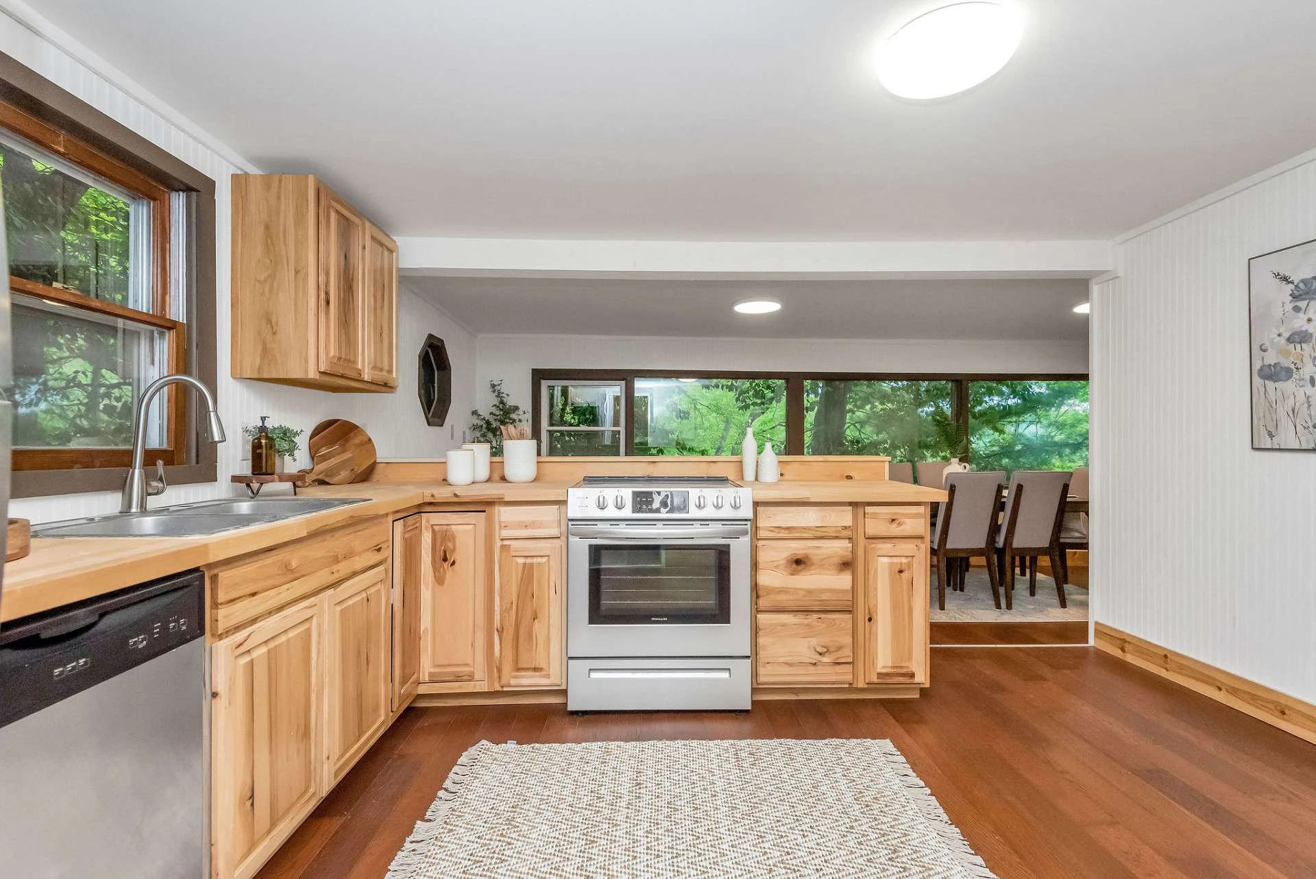 Image number 3 for the current listing