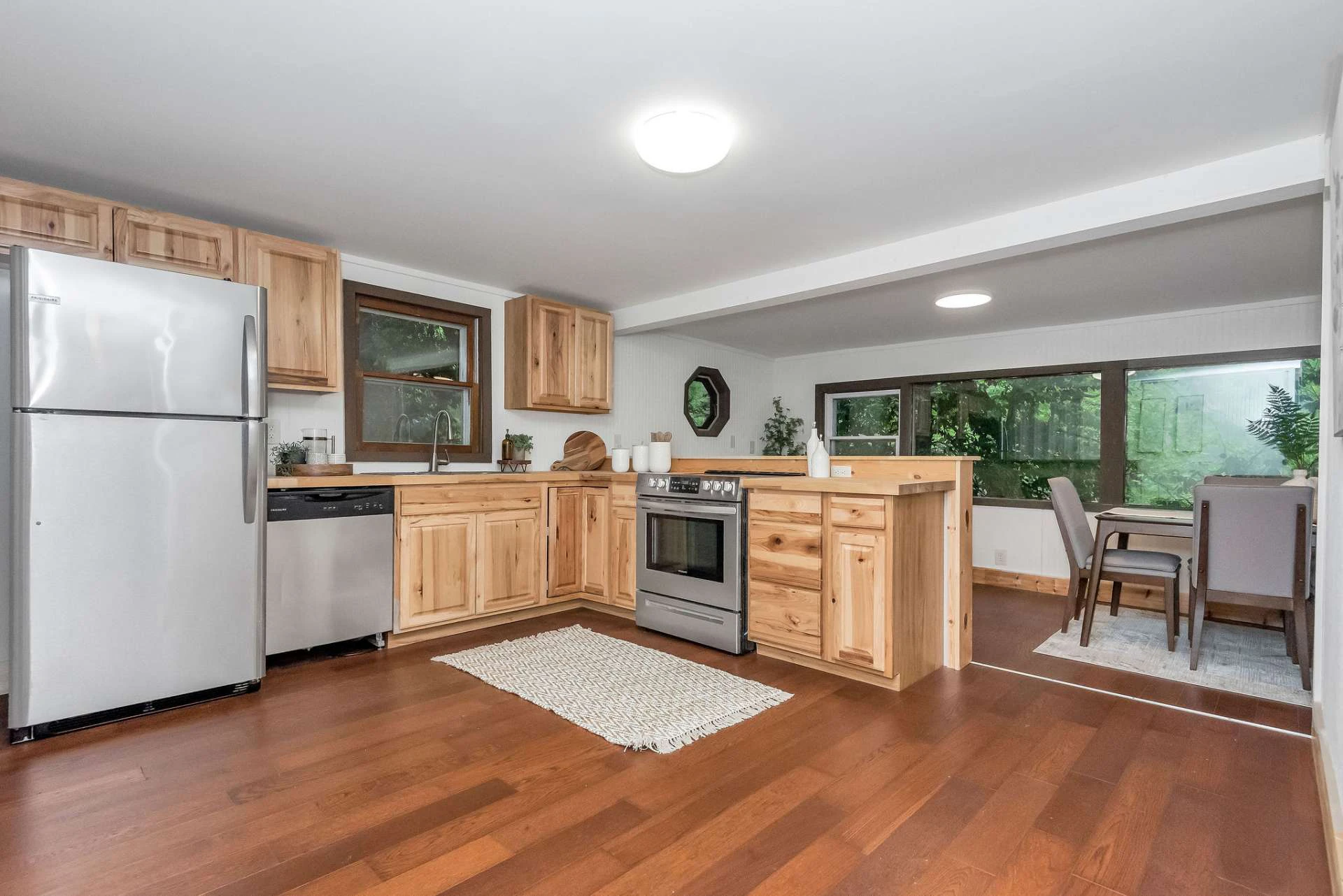 Image number 5 for the current listing