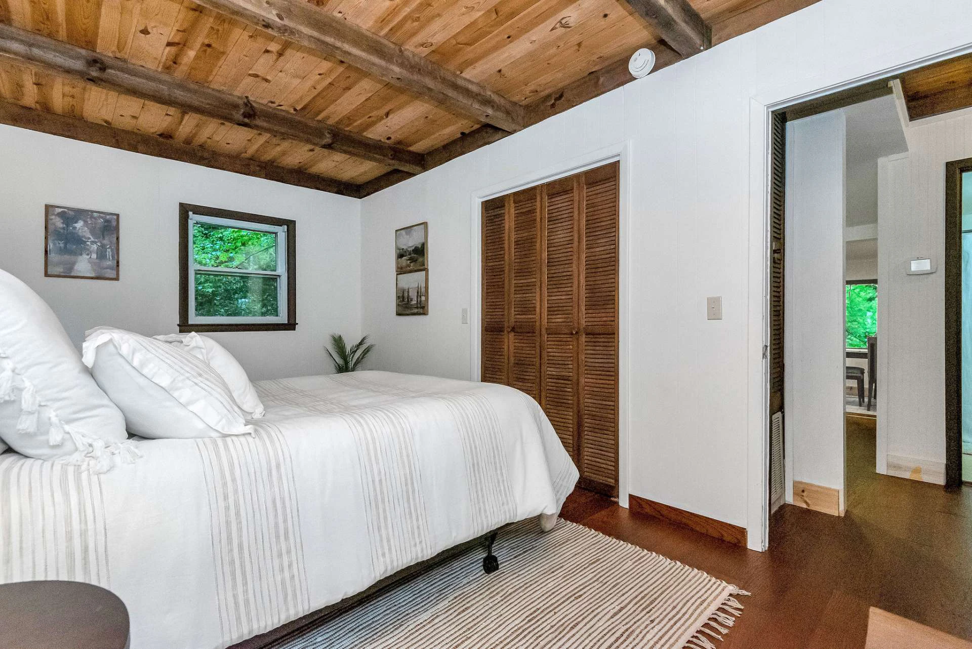 Image number 2 for the current listing