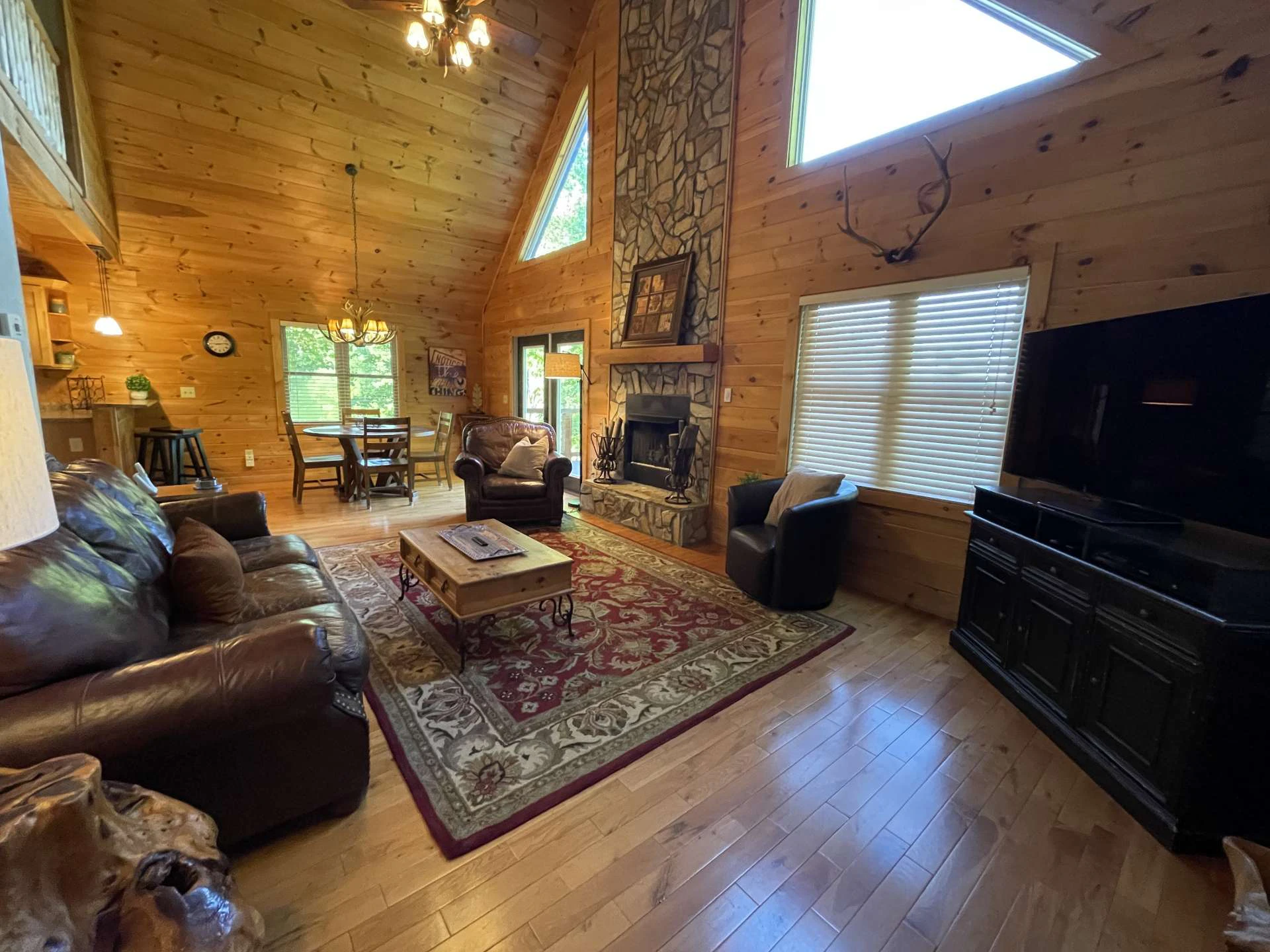 Image number 13 for the current listing
