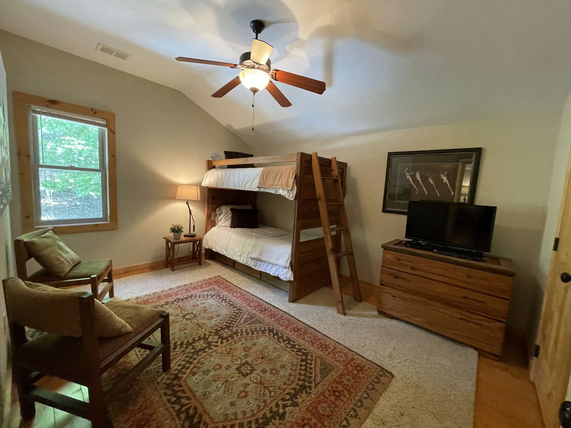 Image number 19 for the current listing