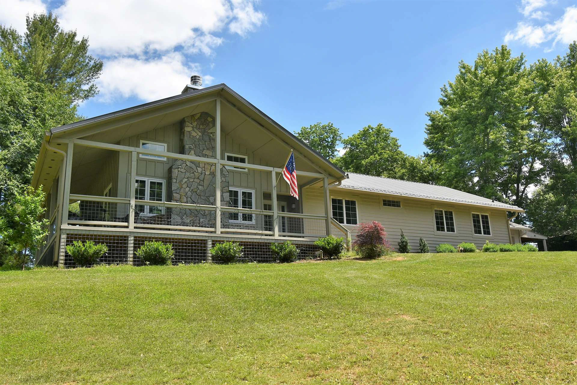 Image number 16 for the current listing