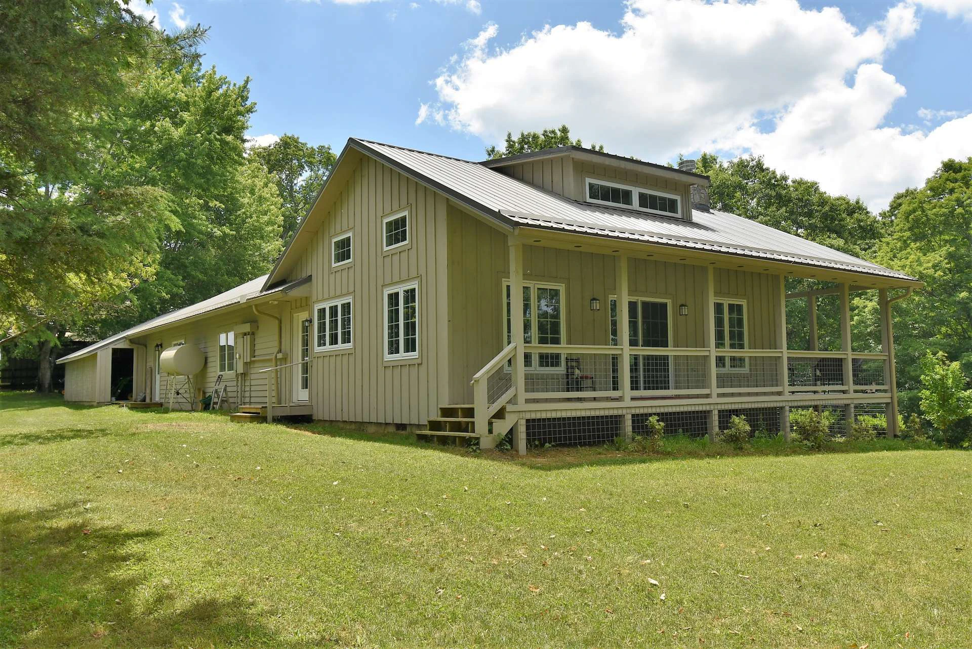 Image number 17 for the current listing