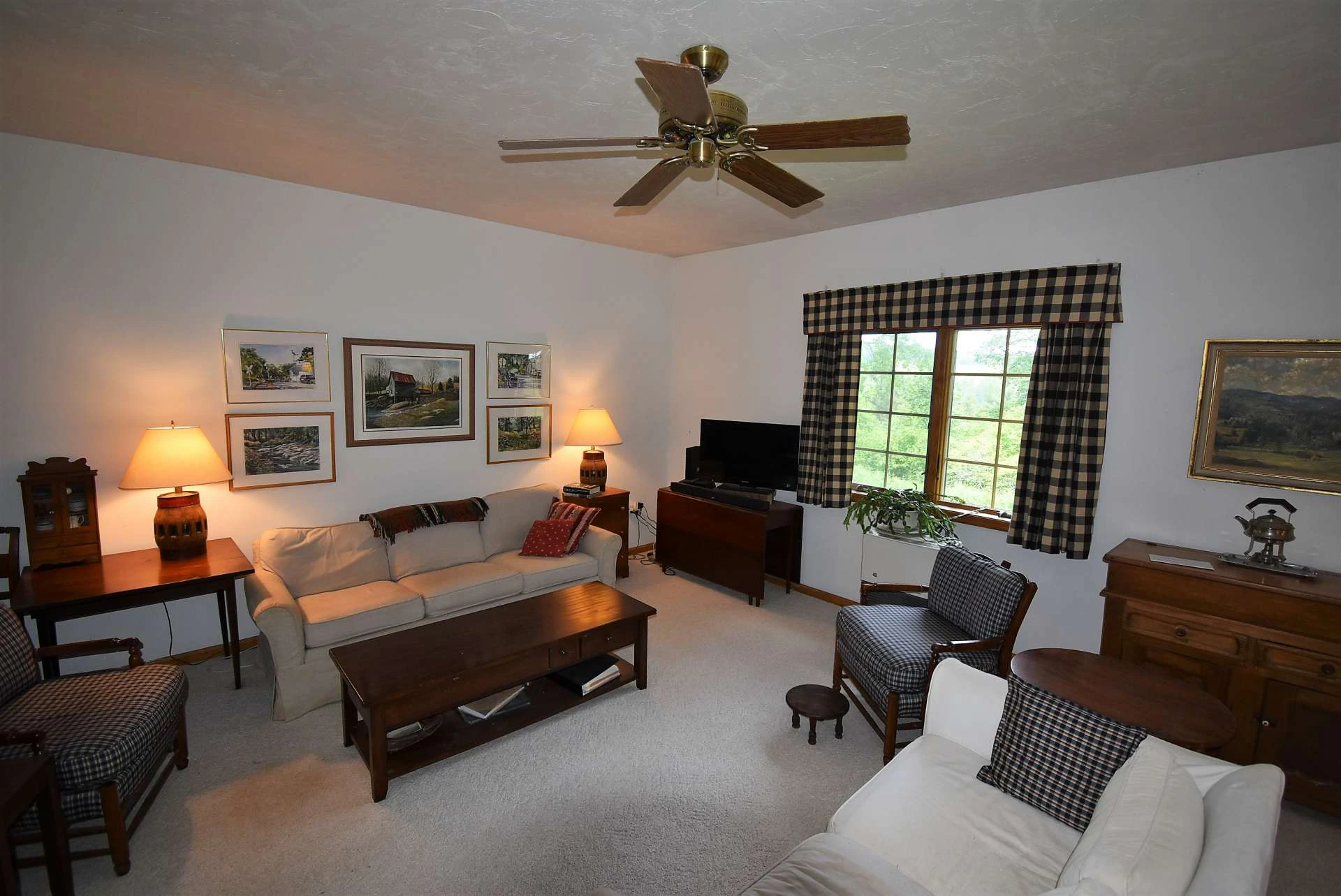 Image number 9 for the current listing