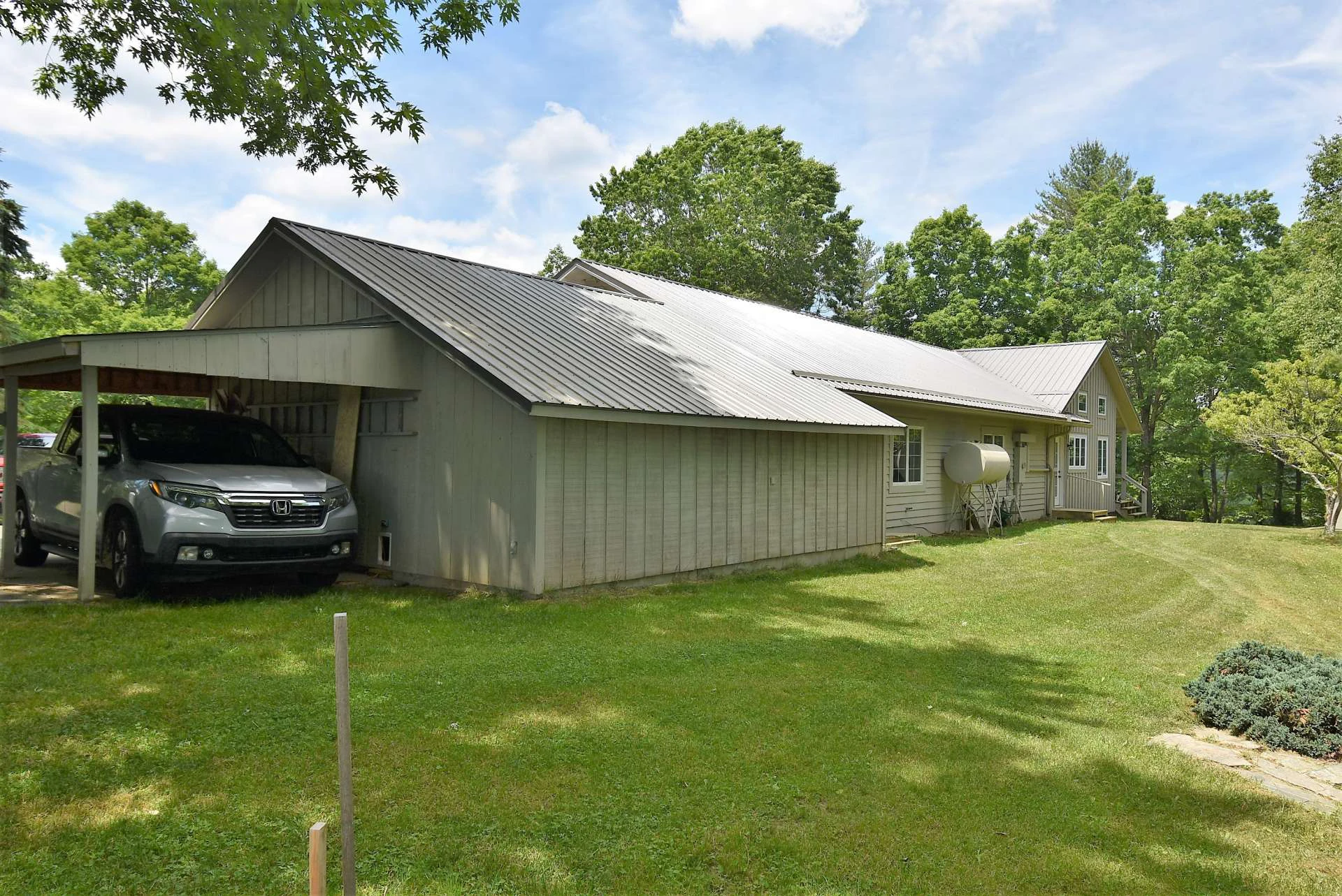 Image number 20 for the current listing