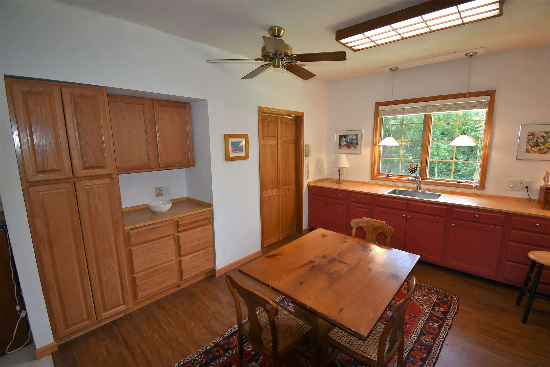 Image number 15 for the current listing