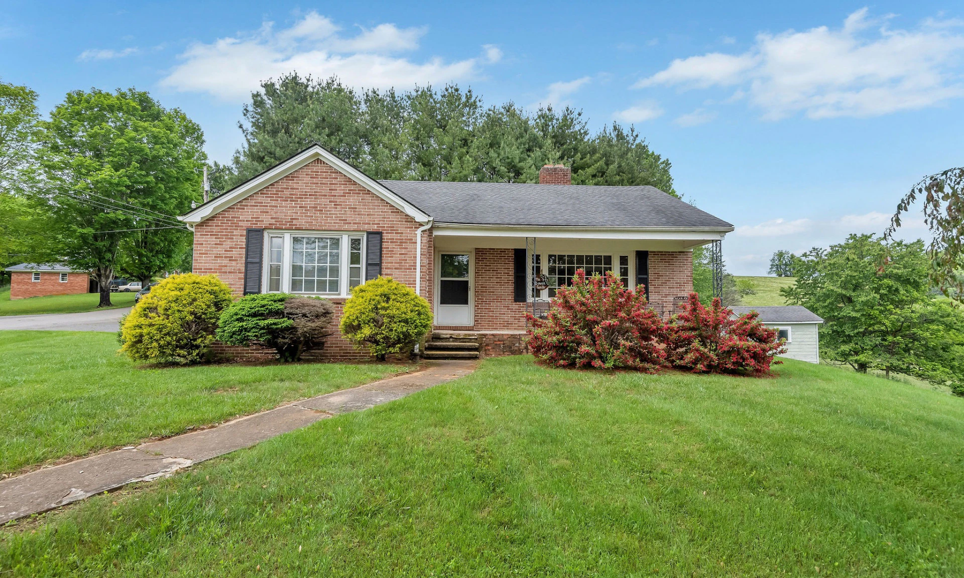 Image number 1 for the current listing