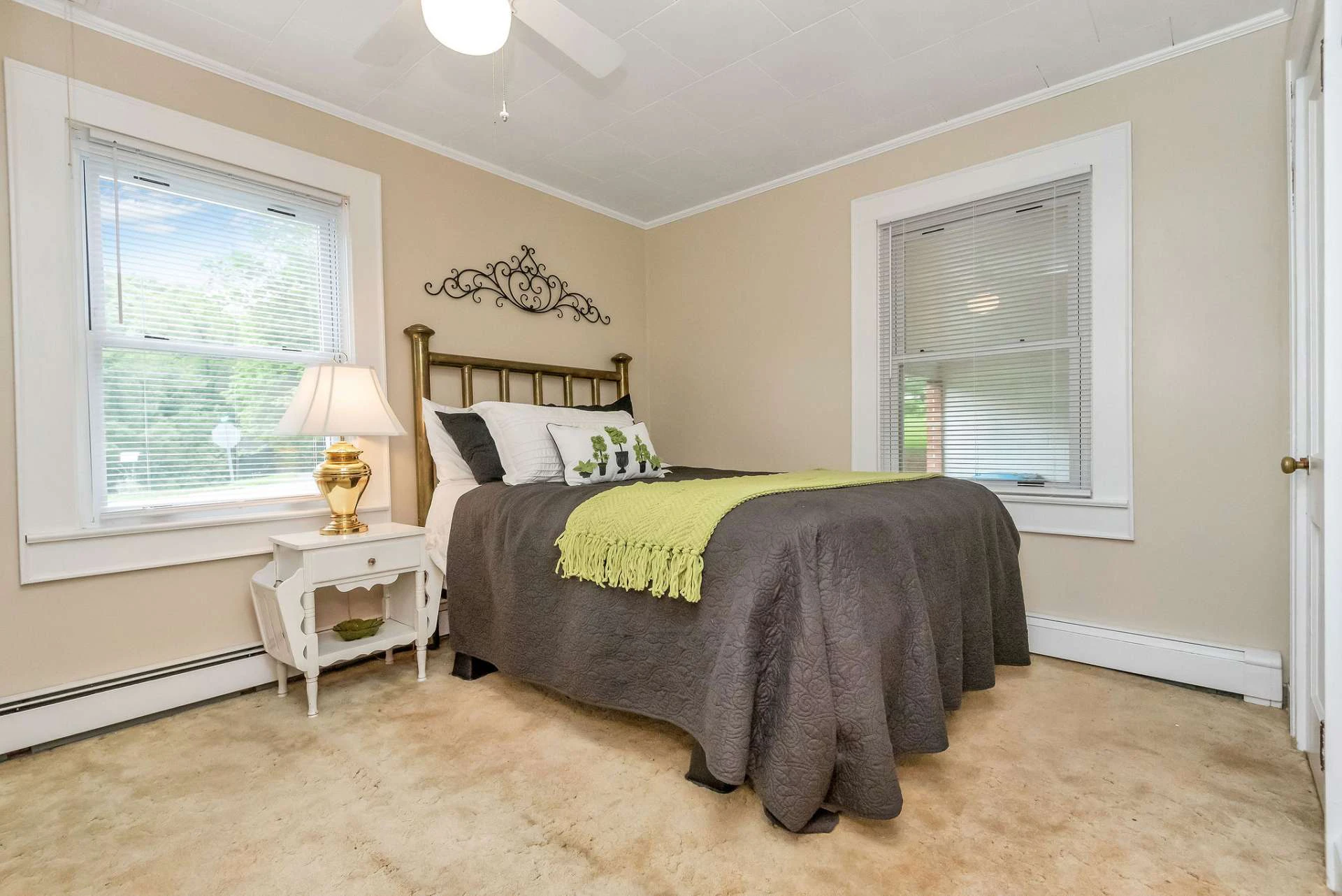 Image number 6 for the current listing