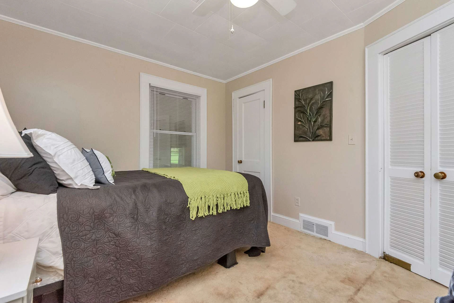 Image number 9 for the current listing