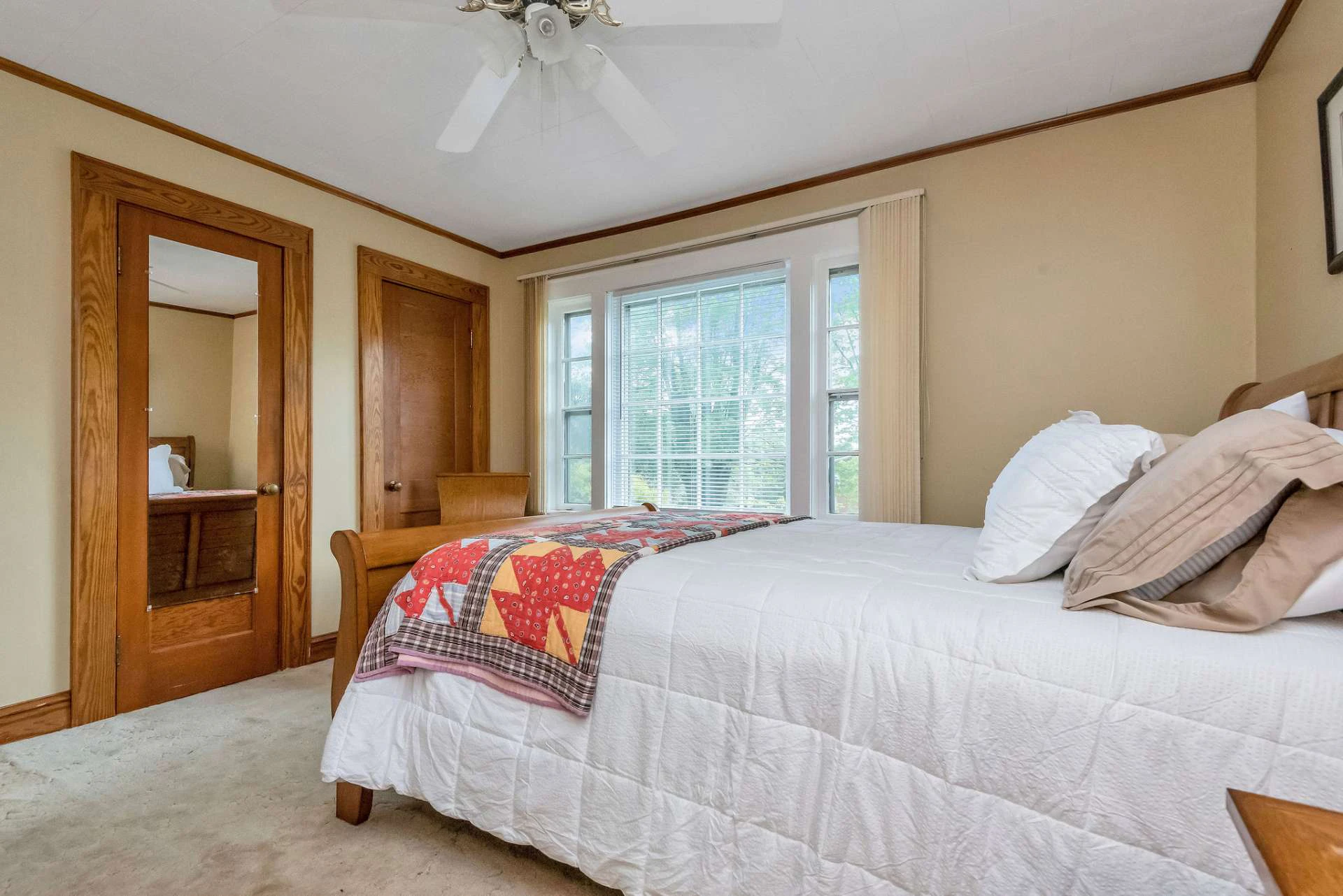 Image number 11 for the current listing