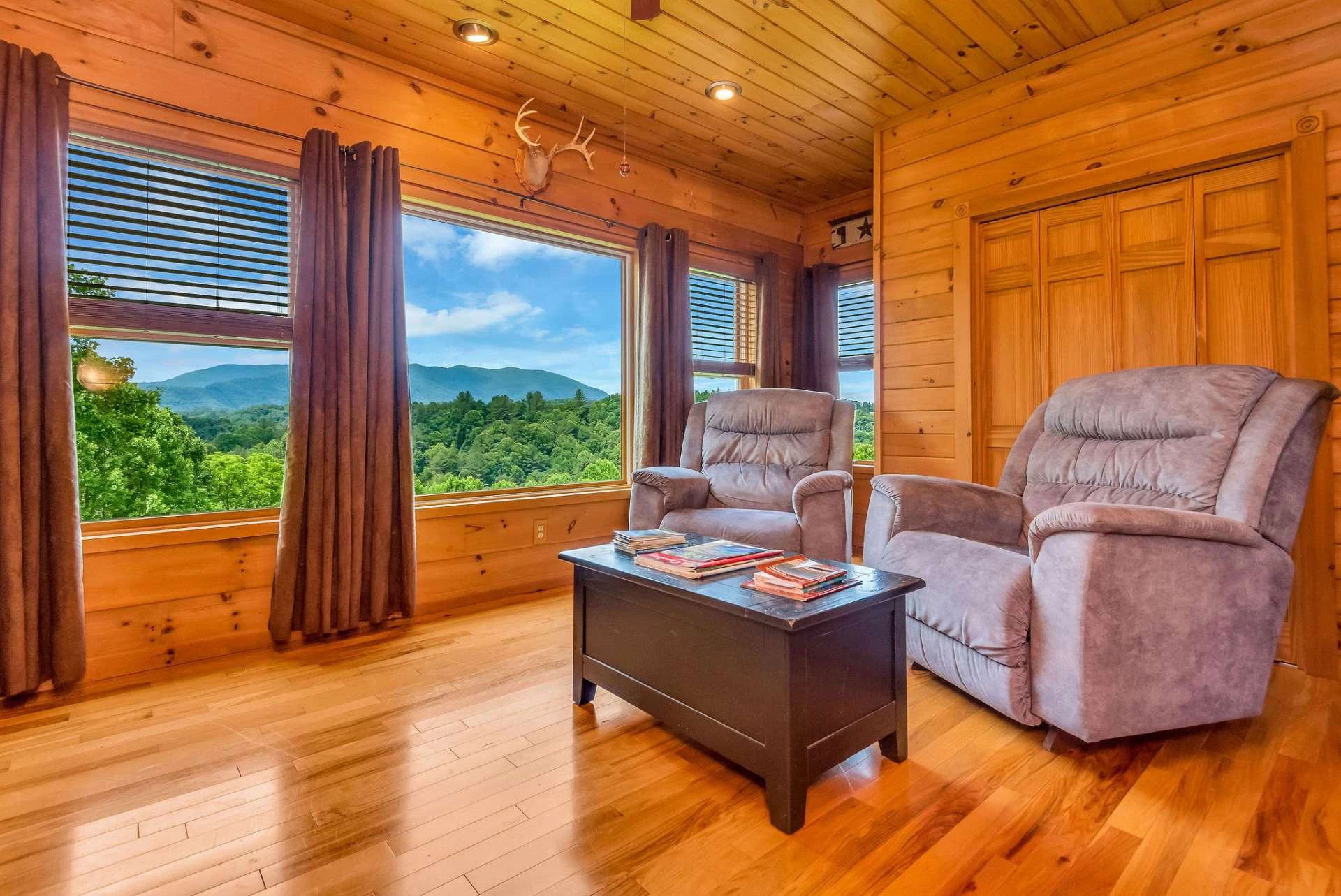 Image number 4 for the current listing