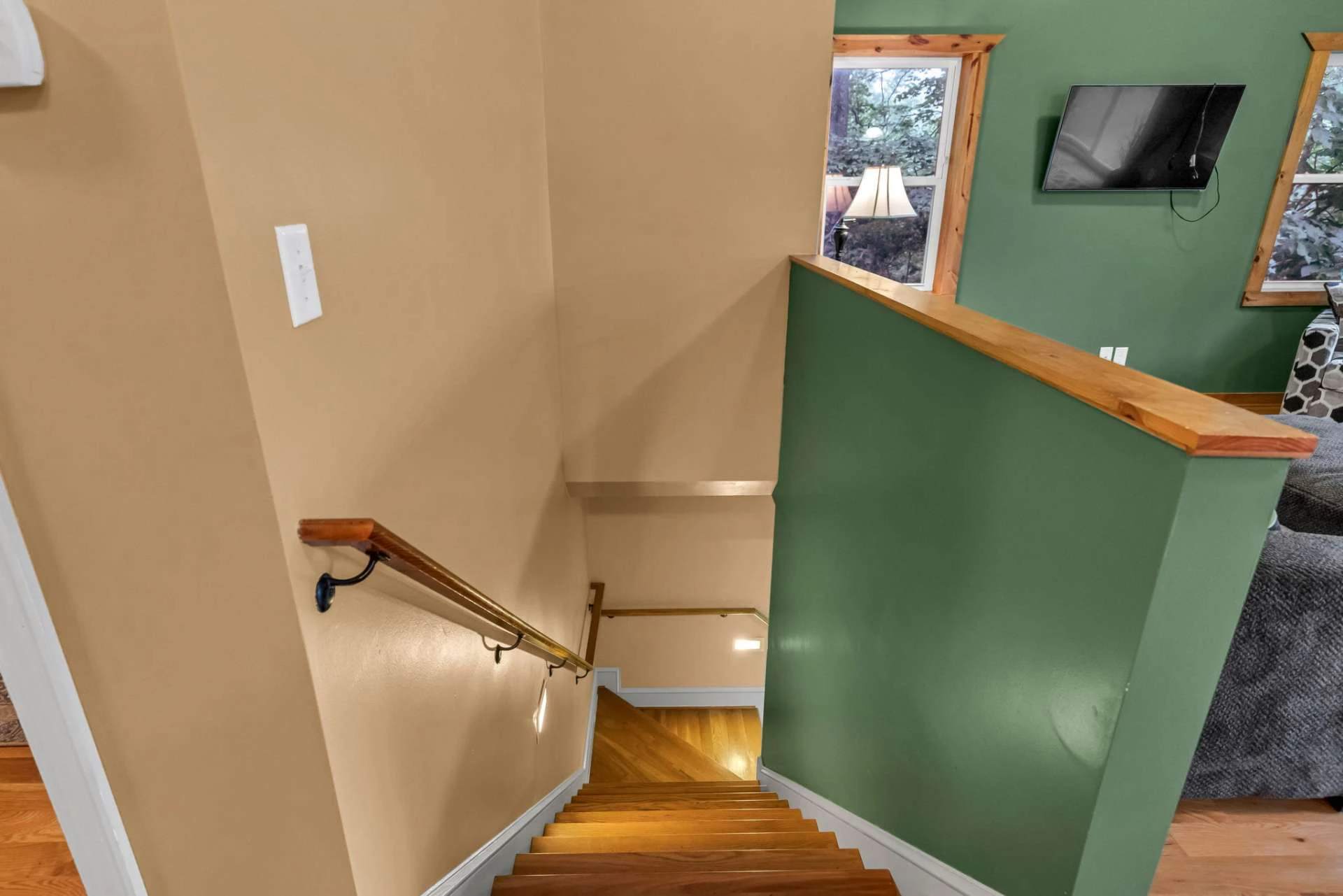 Image number 13 for the current listing