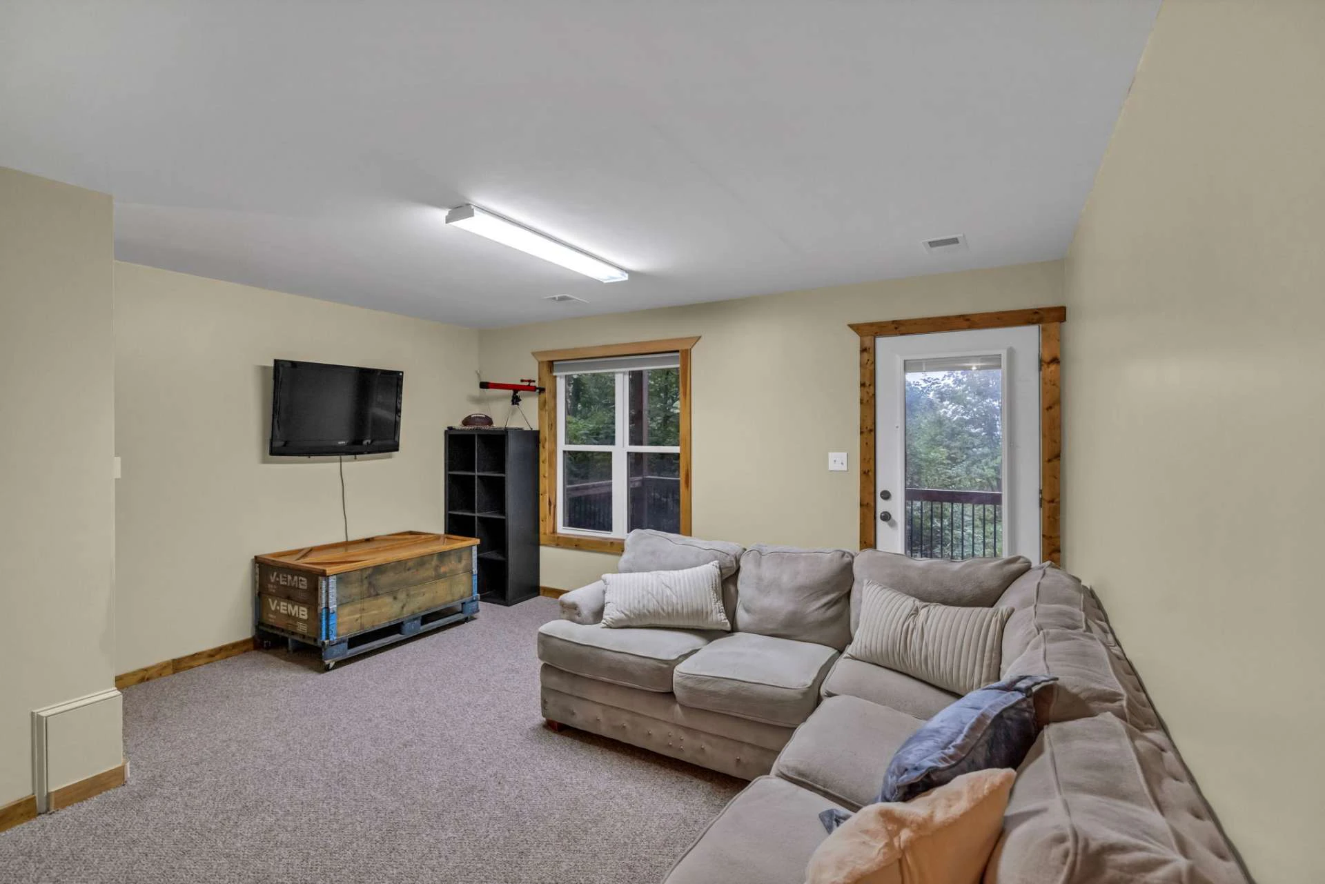 Image number 3 for the current listing
