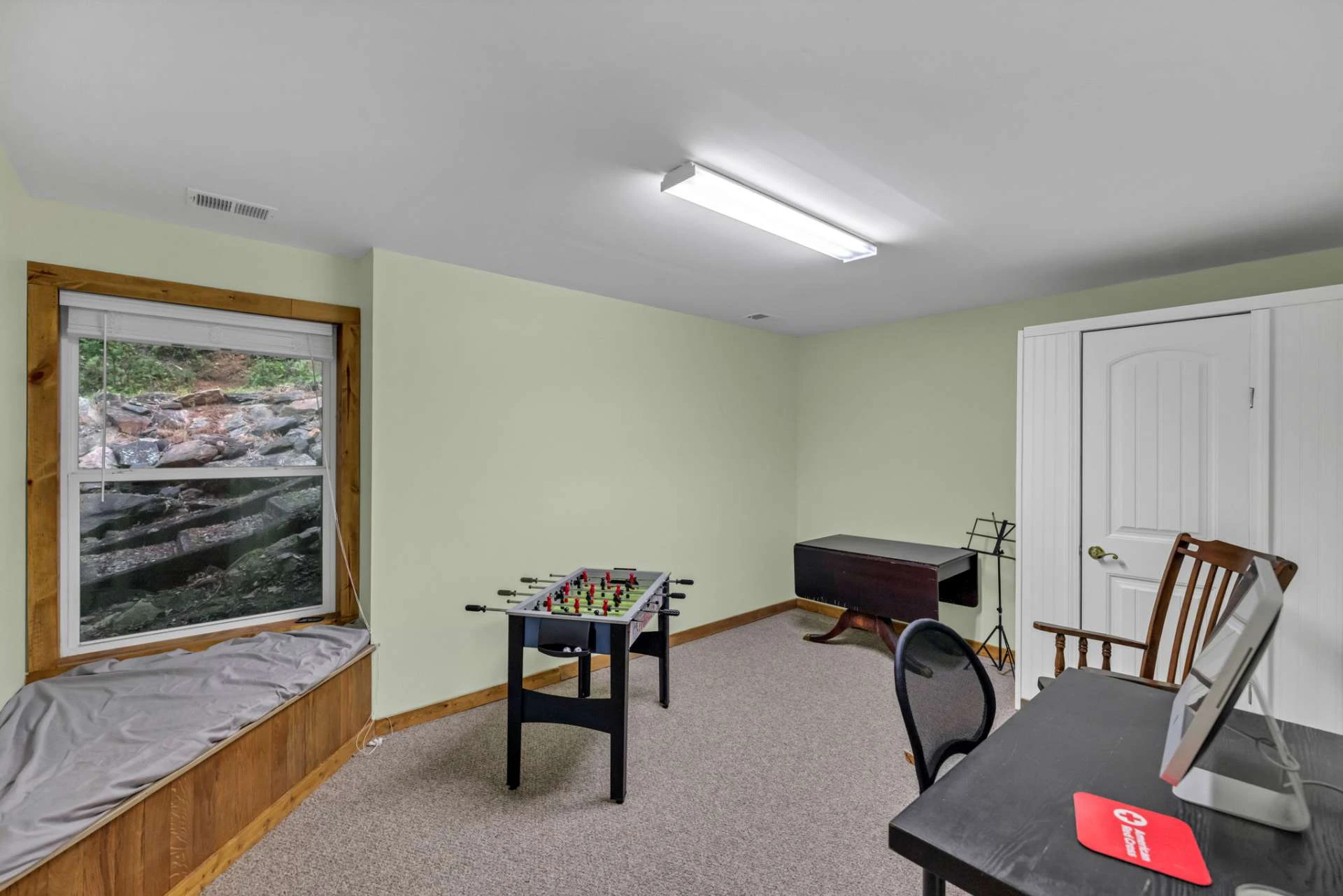 Image number 19 for the current listing