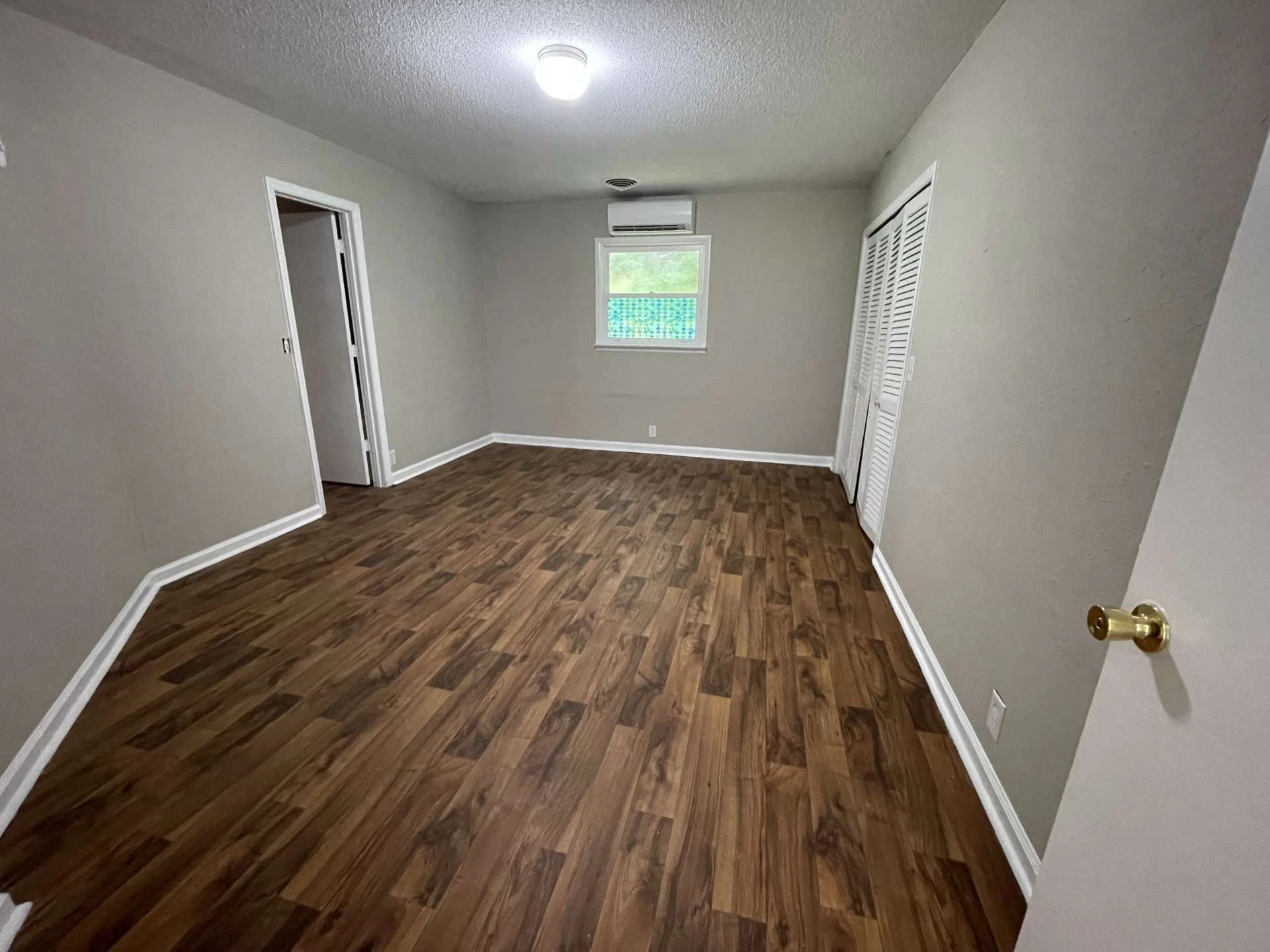 Image number 9 for the current listing