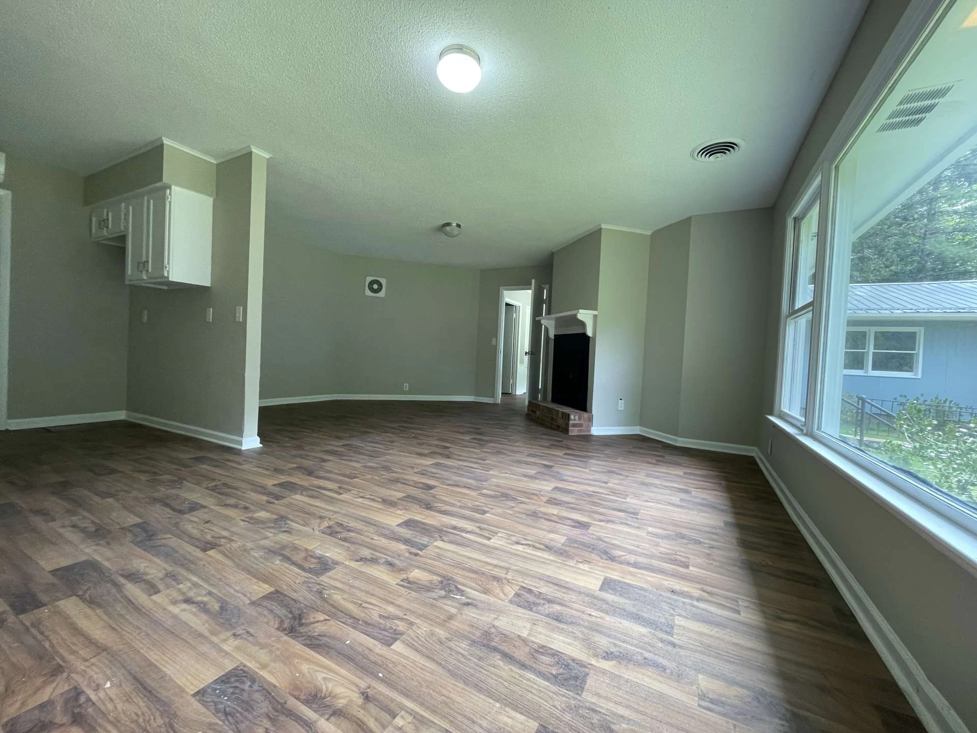Image number 2 for the current listing