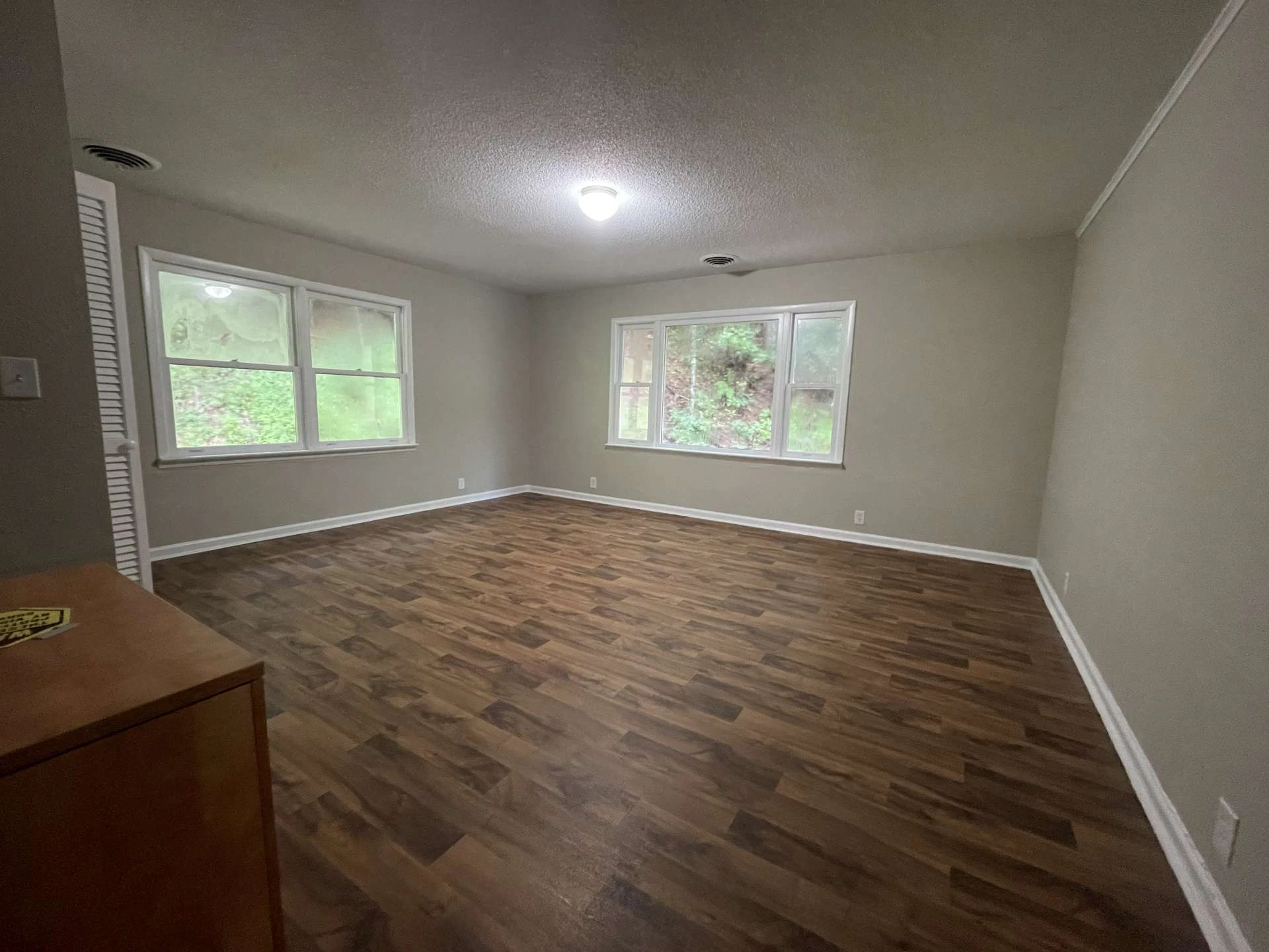 Image number 18 for the current listing