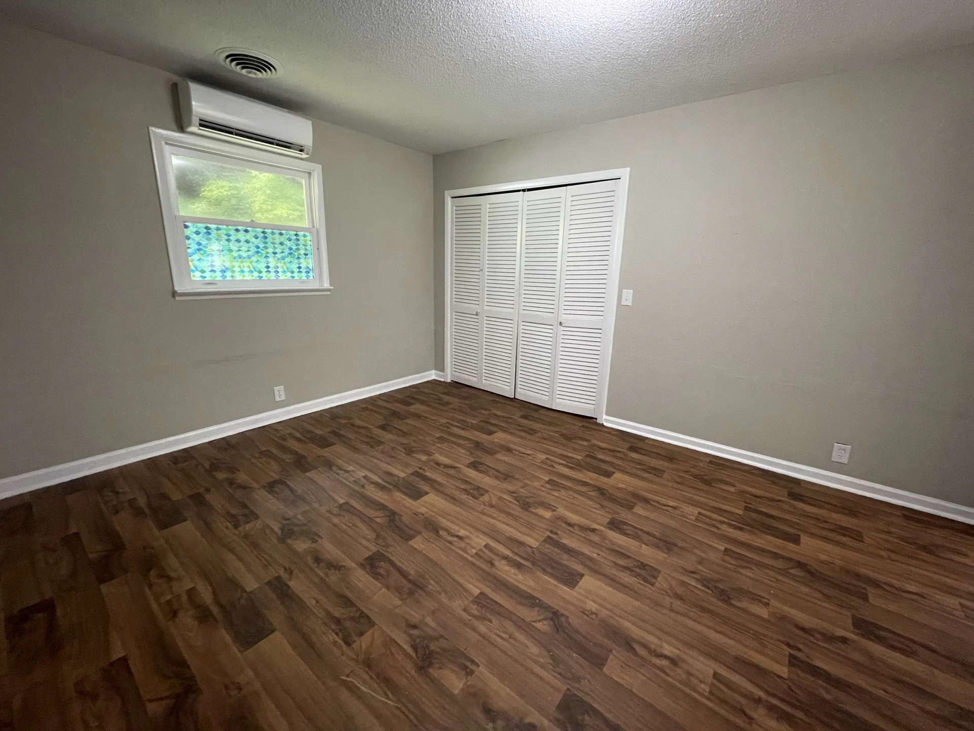 Image number 11 for the current listing